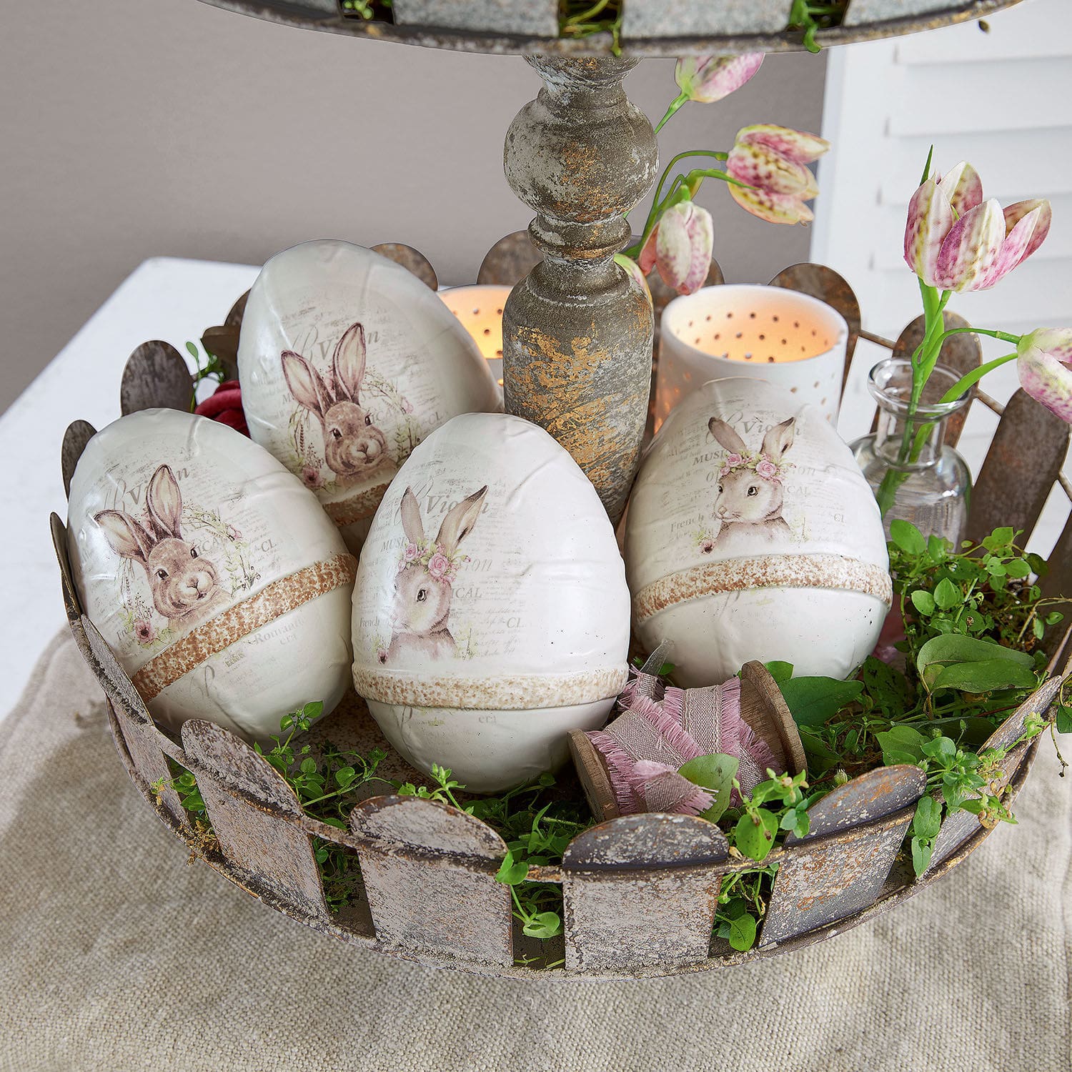 Lot de 4 œufs de Pâques Libell Corbeille en métal décorative avec plantes vertes et œufs blancs imprimés de lapins pour Pâques