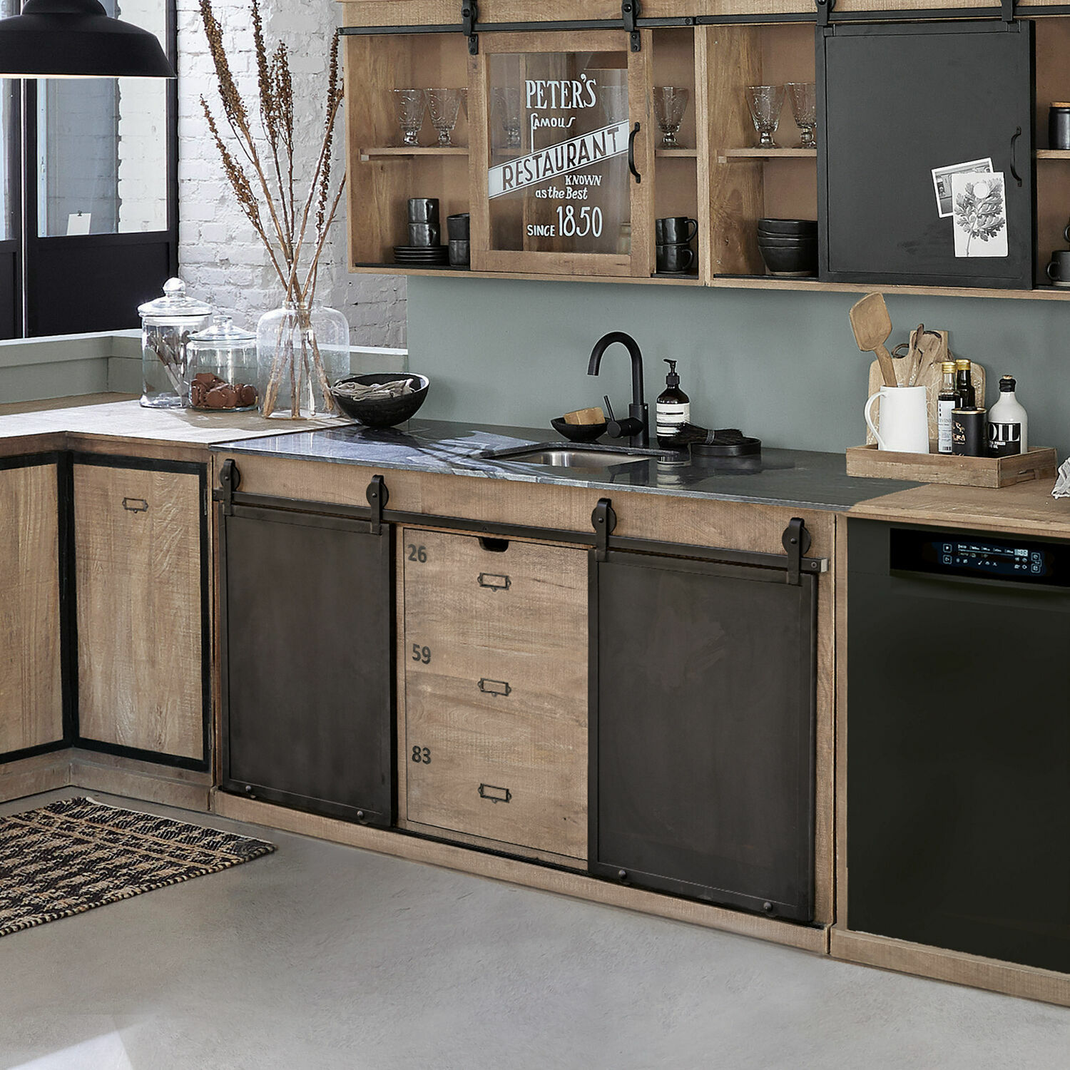 Meuble et évier Oakland Cuisine avec armoires en bois et portes coulissantes en métal noir, design moderne et industriel