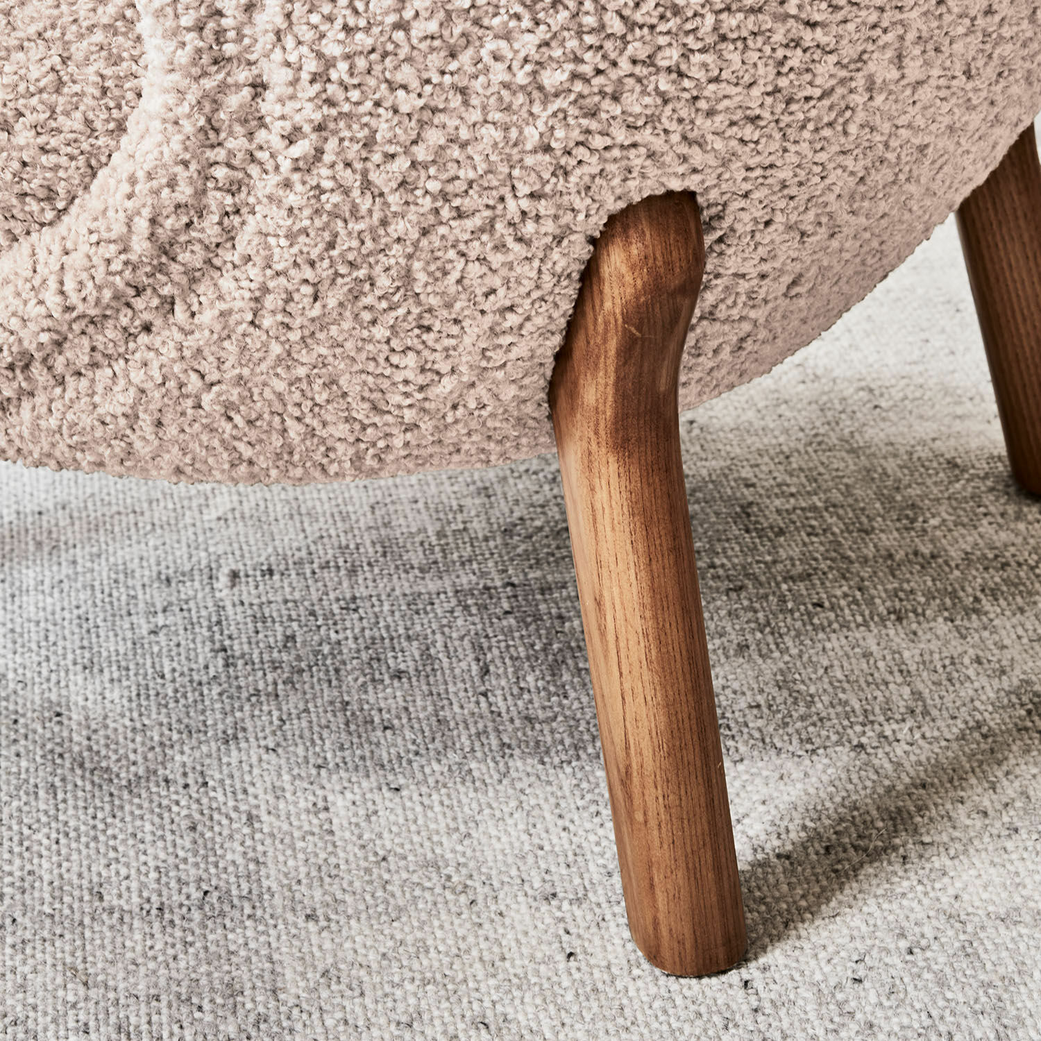 Fauteuil et tabouret Brocard