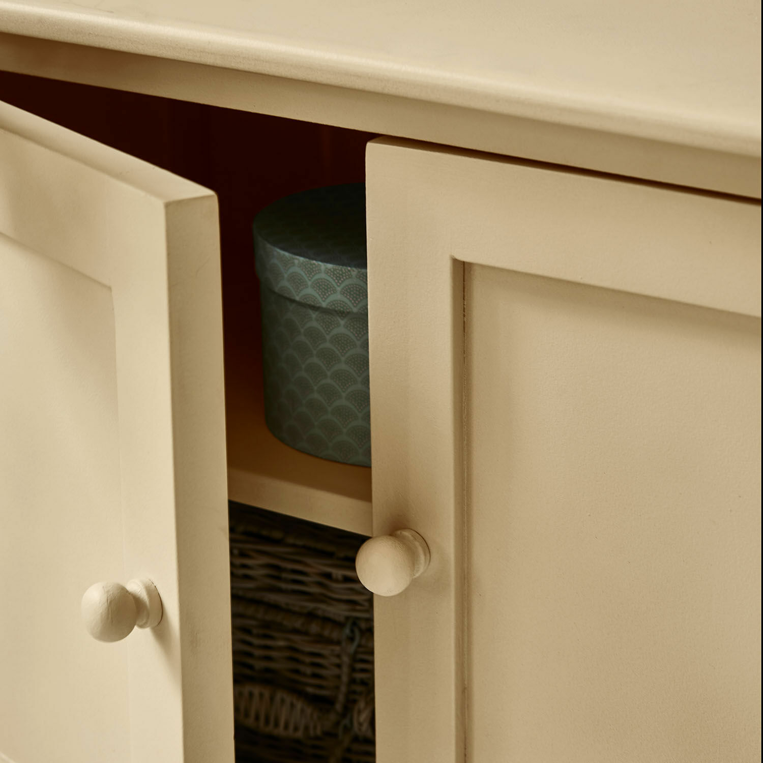 Commode Arlithia