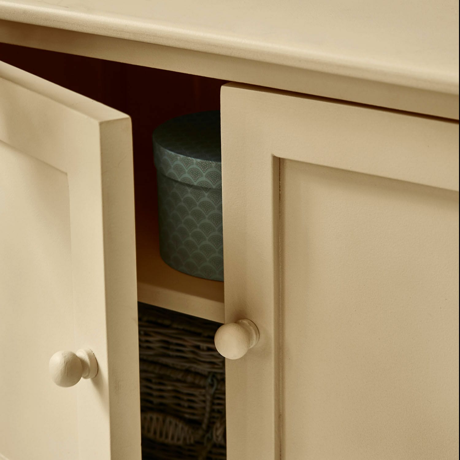 Commode Arlithia