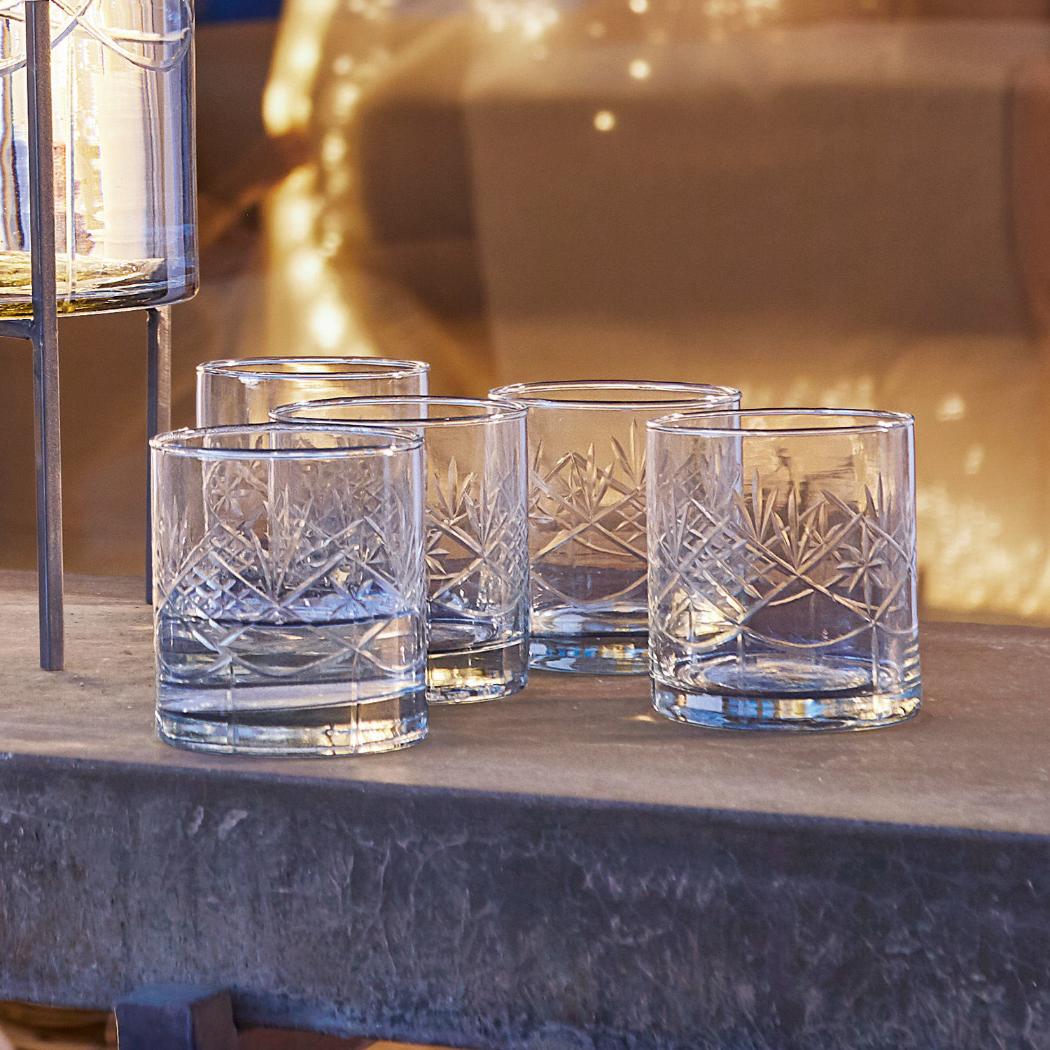 Lot de 6 verres Hagens Ensemble de cinq verres en verre transparent avec motif gravé, parfait pour les boissons.