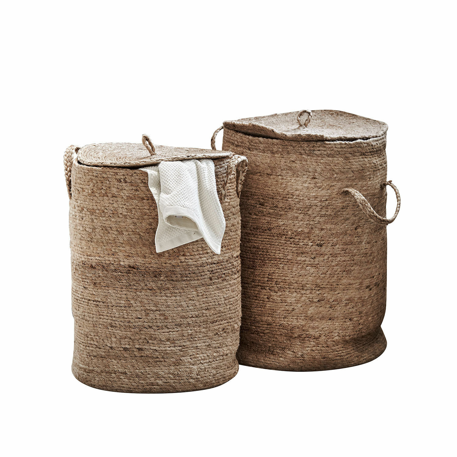 Lot de 2 paniers à linge Kory Ensemble de deux paniers ronds en jute naturelle marron avec couvercles pour le rangement du linge
