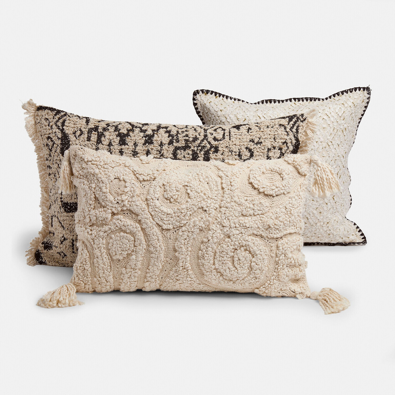 Lot de 3 housses de coussins Norlinn Ensemble de trois coussins décoratifs crème et noir avec textures et pompons pour salon cosy