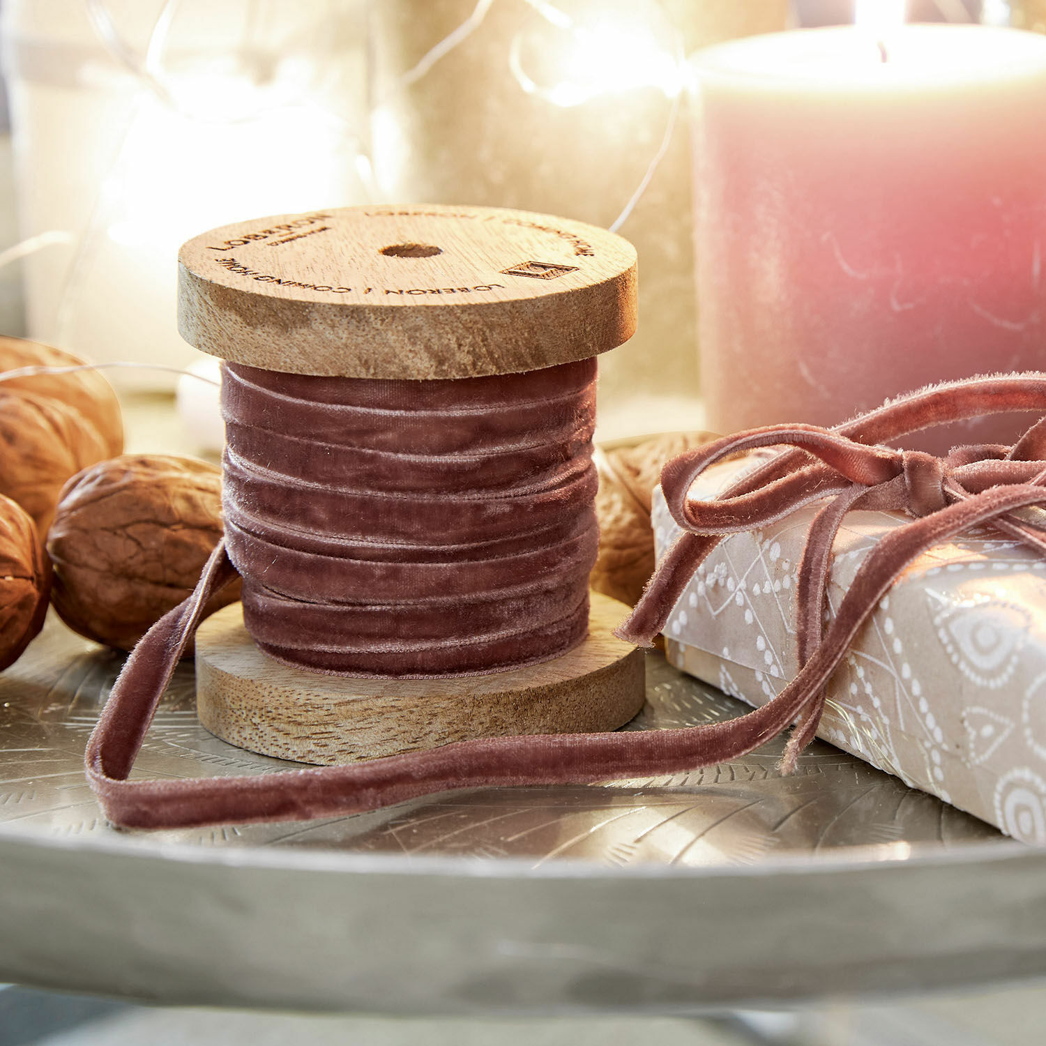 Ruban de velours Olessa Ruban en velours rose sur bobine en bois pour décoration de cadeaux et artisanat
