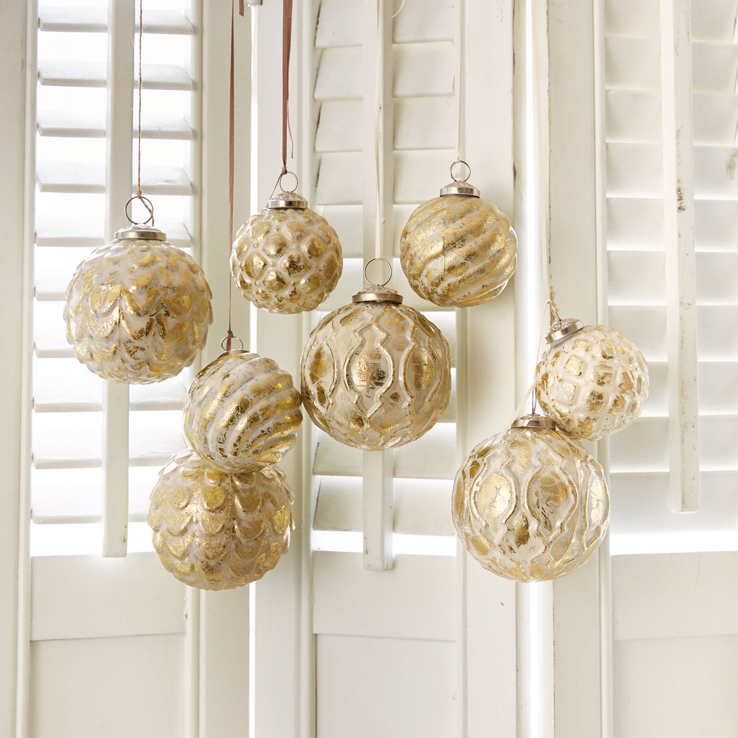 Lot de 8 décorations de Noël Imogen Ensemble de boules de Noël en verre doré avec motifs variés pour décoration intérieure