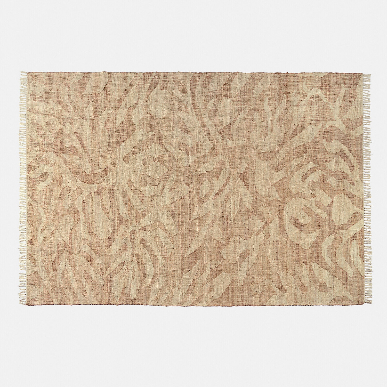 Tapis beige en matériau naturel avec motif subtil et franges sur les côtés, décoration intérieure