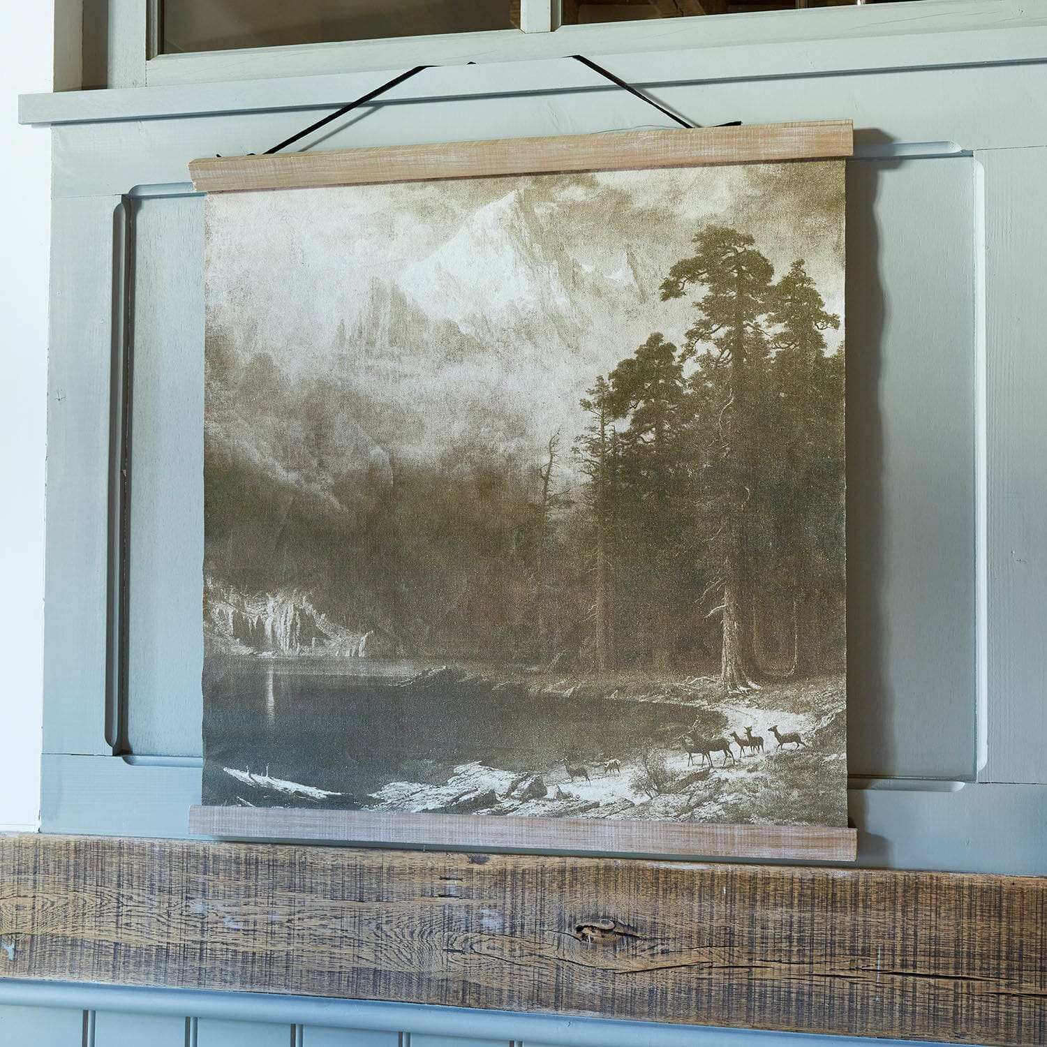 Tableau Belle Horizon Tableau décoratif en toile représentant un paysage montagneux avec forêt dans des tons bruns et beiges