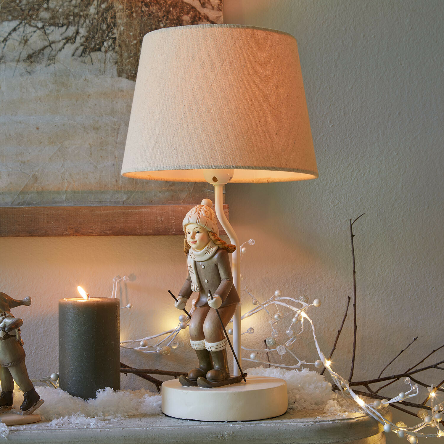 Lampe à poser Avirae Lampe de table avec figurine de skieur beige et abat-jour en tissu, décoration hivernale chaleureuse