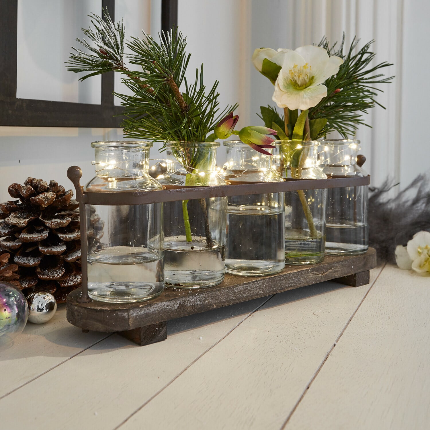 Lot de 5 vases Ranjo Ensemble décoratif de vases en verre sur base en bois avec branches vertes et guirlande lumineuse LED