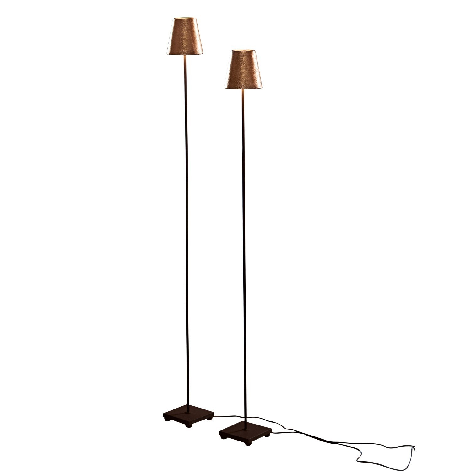 doré vieilli/noir Lot de deux lampadaires Tacoma avec base noire en métal et abat-jour cuivre élégant