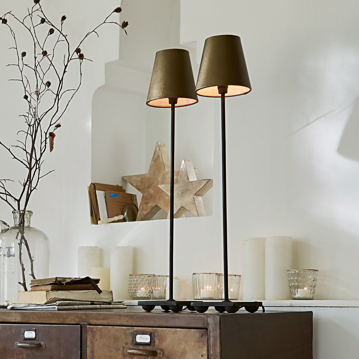 Lot de 2 lampes à poser Filia Lampe de table décorative en métal avec deux abat-jours olive sur base sombre pour intérieur cosy
