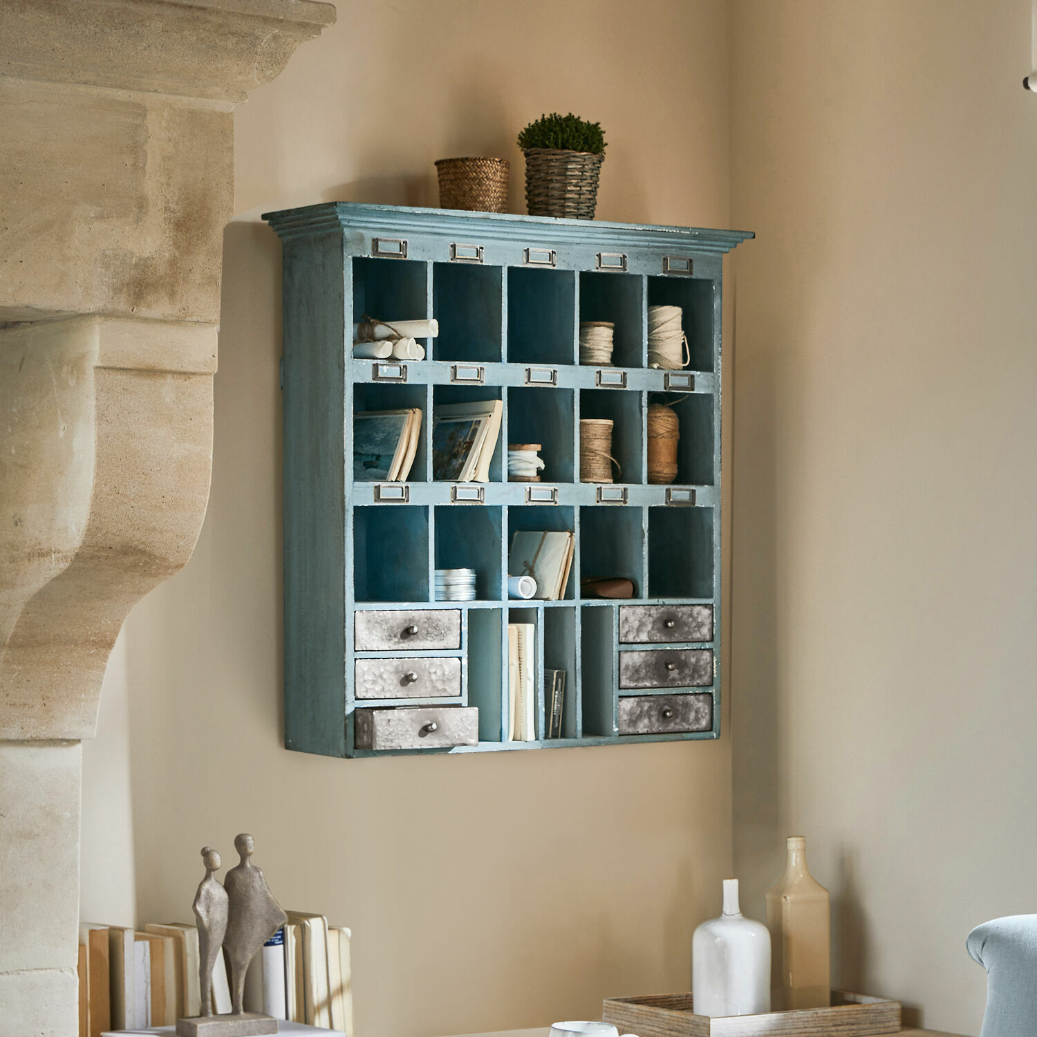 Organiseur Andover Étagère murale bleue en bois avec tiroirs métalliques et compartiments pour ranger livres et décorations