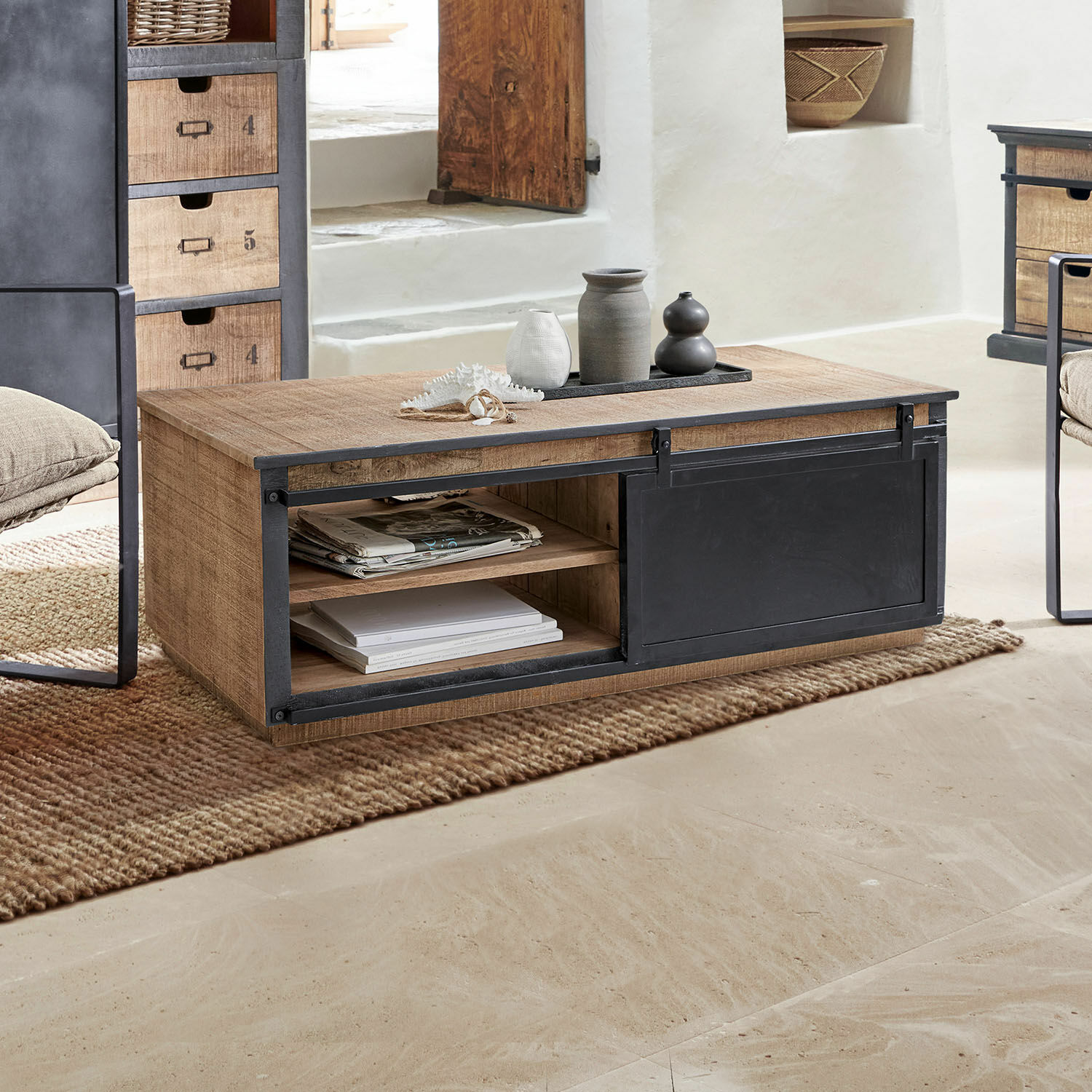 Table basse Vulmont Table basse en bois et métal noir avec étagères pour livres et décorations dans le salon