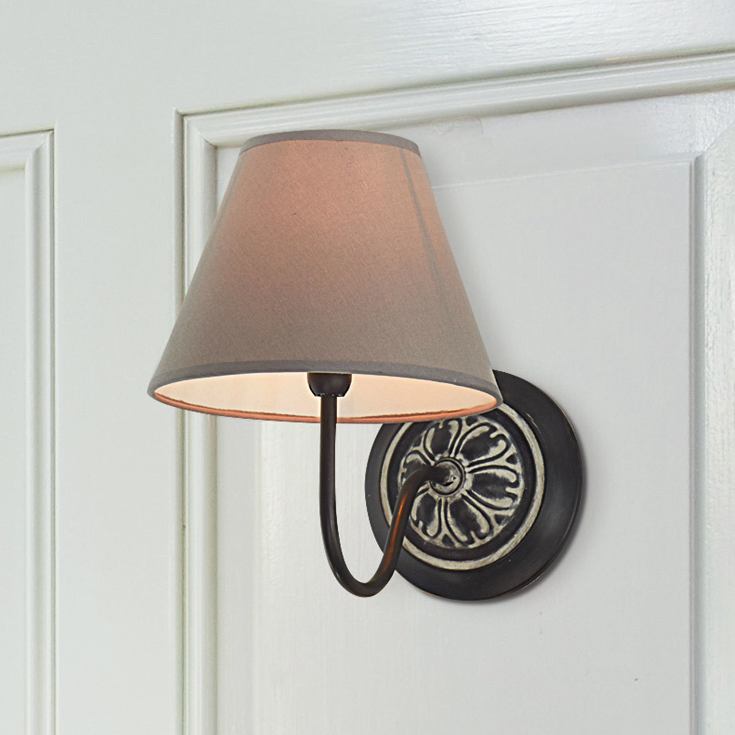 Applique Gradinas Applique murale en métal noir avec abat-jour beige, éclairage classique pour salon ou chambre