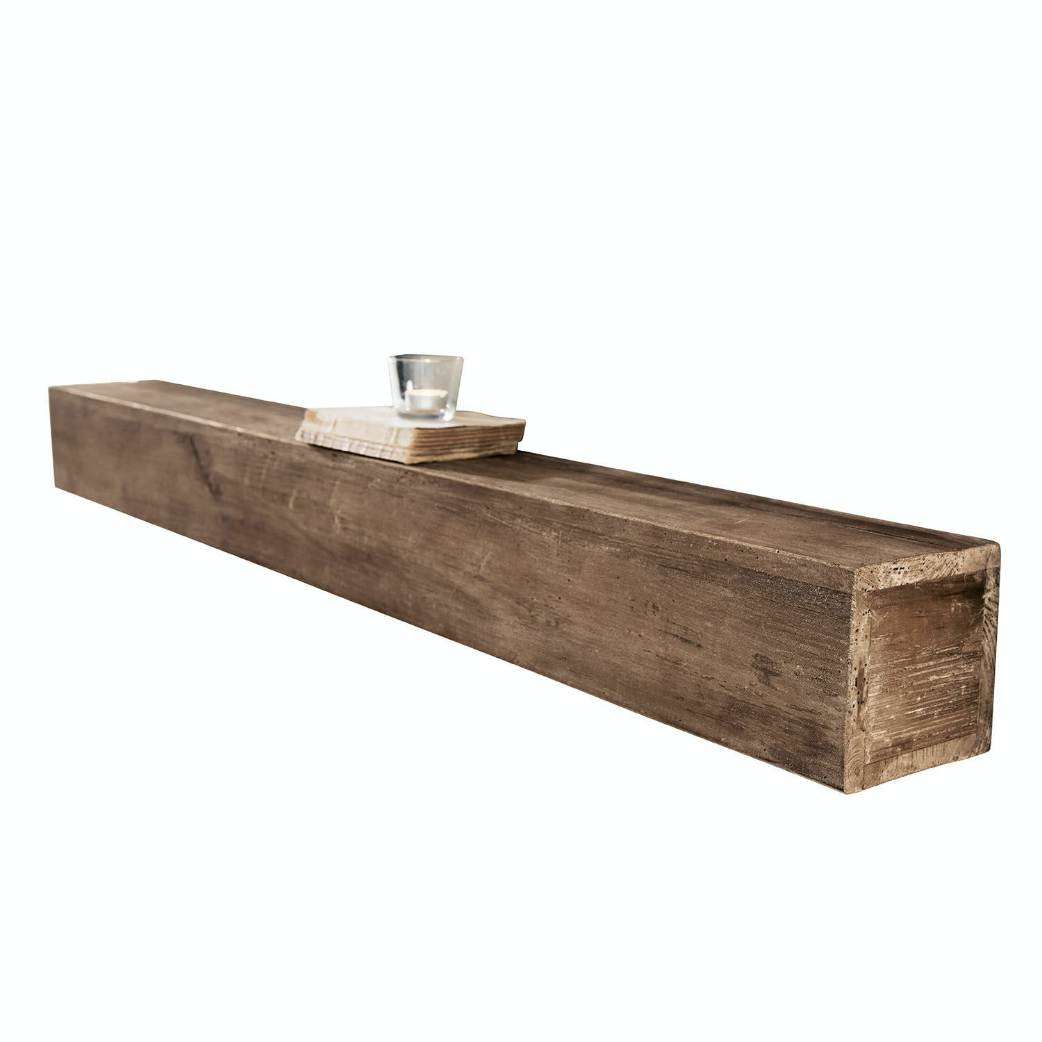 Étagère murale Visayas en bois brun avec bougie et livre, design minimaliste pour rangement mural