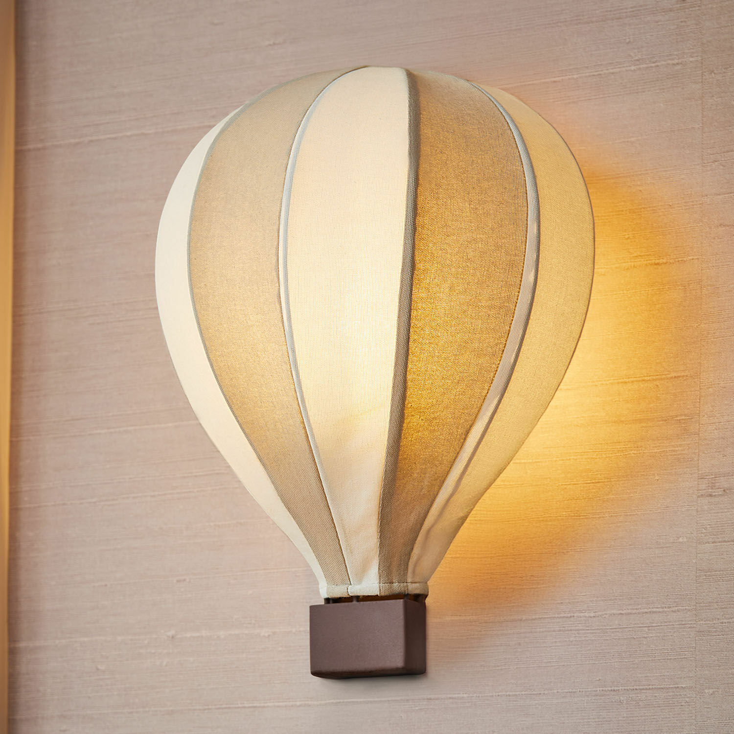 Applique Merrybean Applique murale en forme de montgolfière en tissu beige et crème, éclairage décoratif pour salon