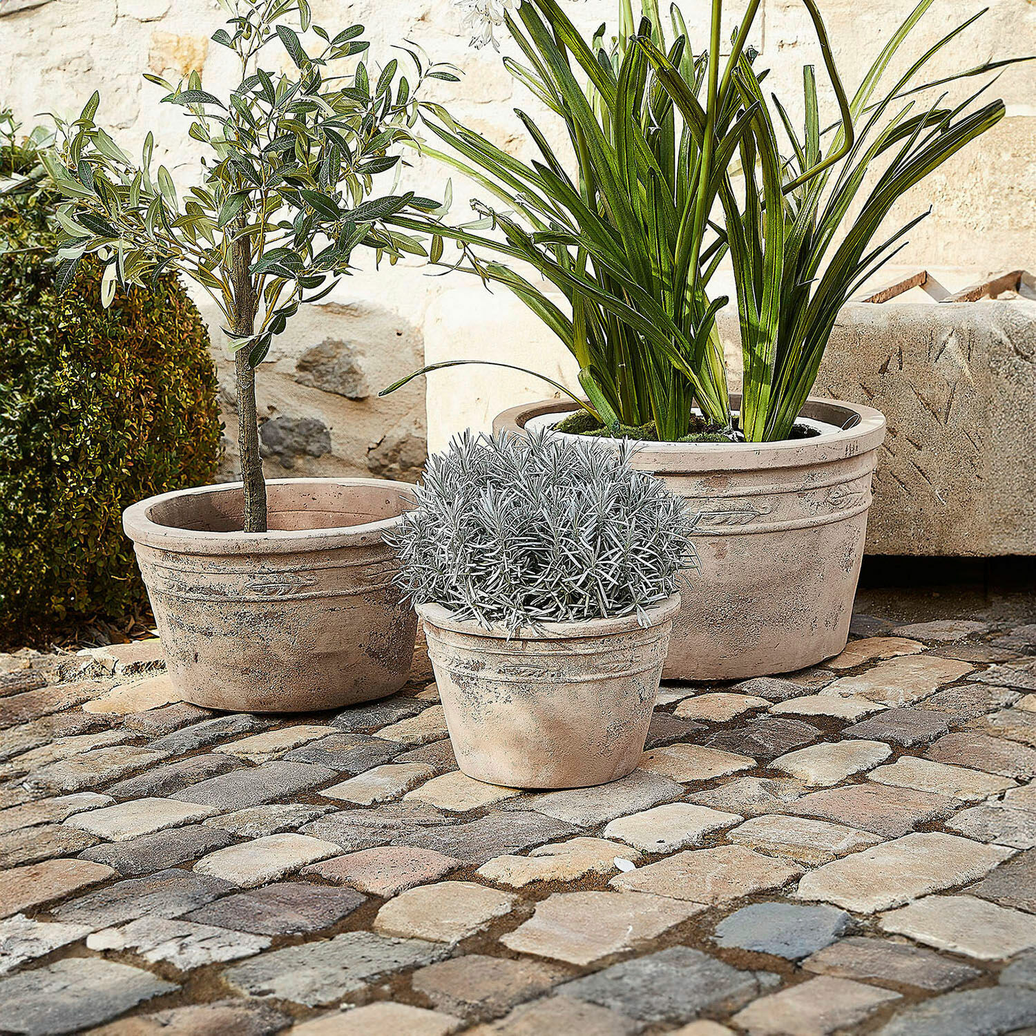 Lot de 3 cache-pots Unicanto, Aspect terre cuite, Avec trou d'évacuation pour l'eau, Lot de trois tailles différentes en beige