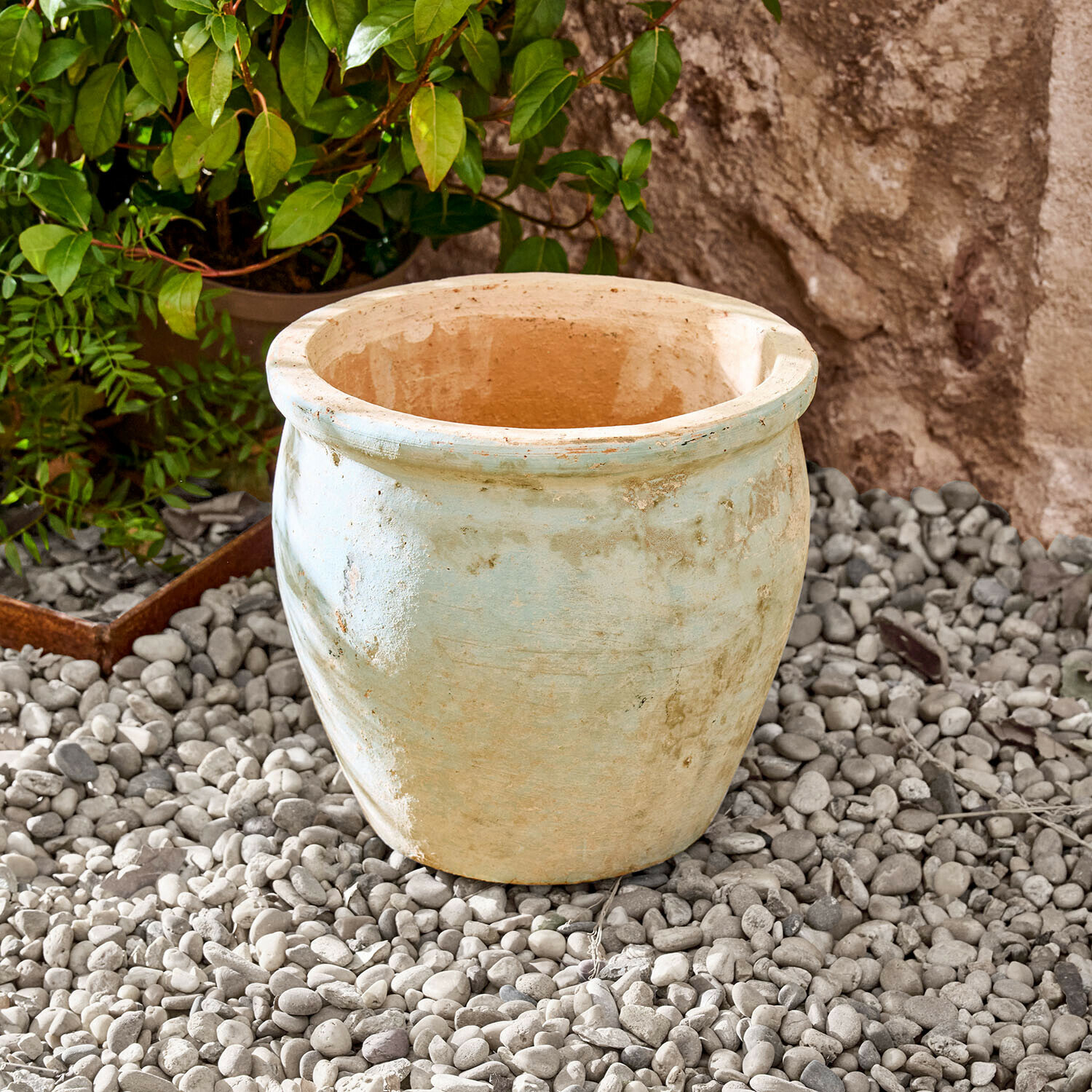 Cache-pot Naldorín, Finition mate effet craie, Argile respirante, Un très bel objet pour le jardin en gris/bleu