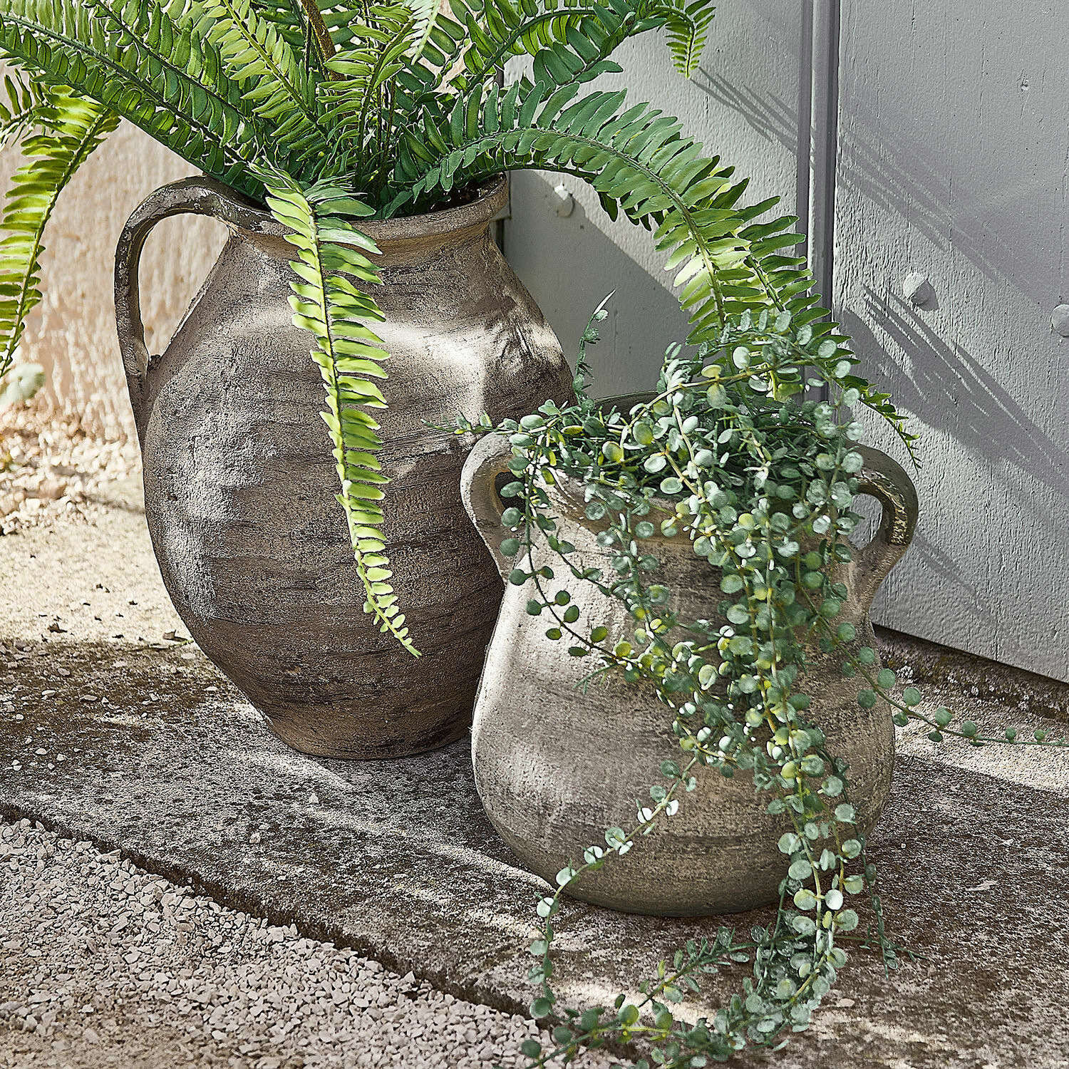 Lot de 2 vases Malivon, En terre cuite, Intérieur émaillé brillant, Ensemble composé de deux formes en vert vieilli/gris