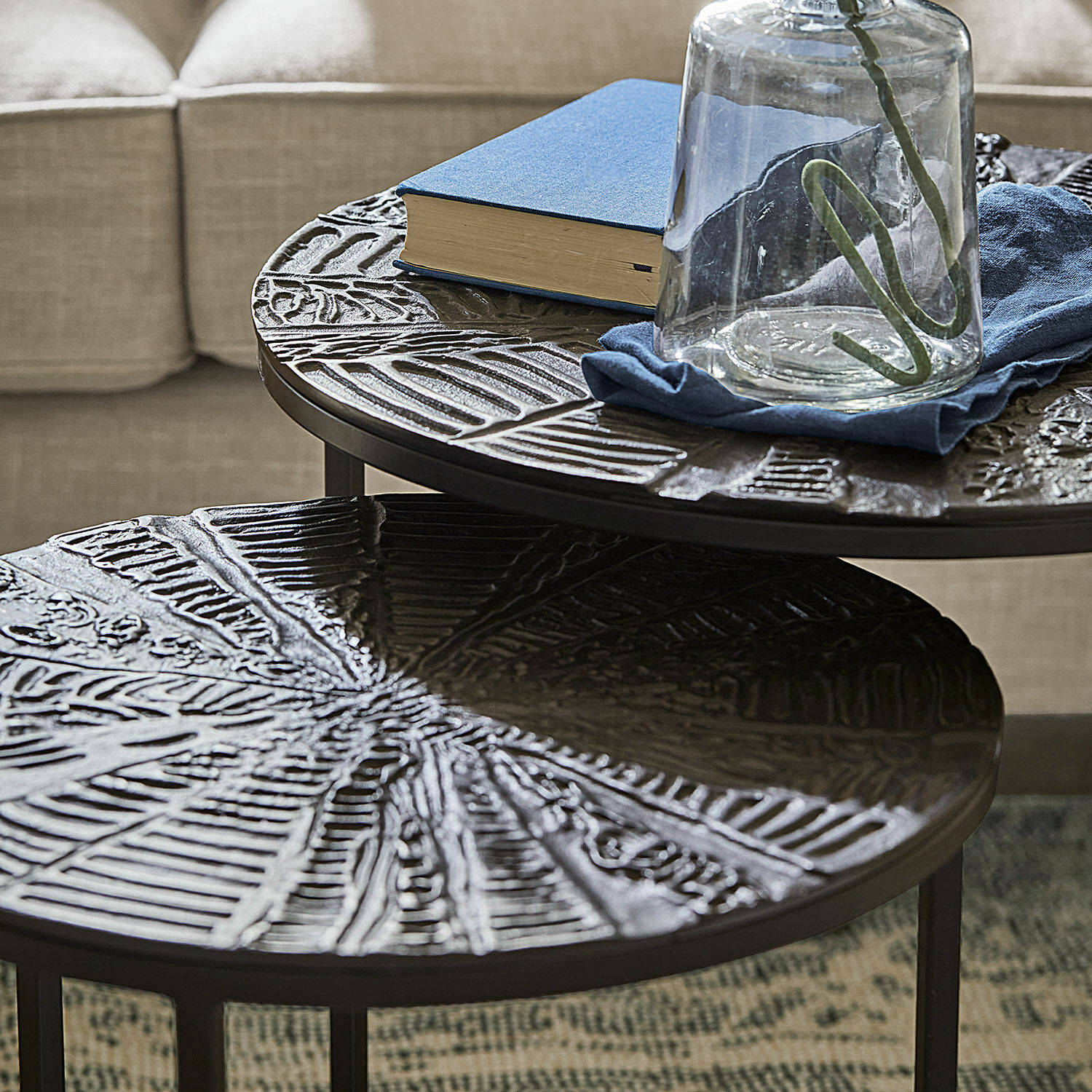 Lot de 2 tables d'appoint Petrosini