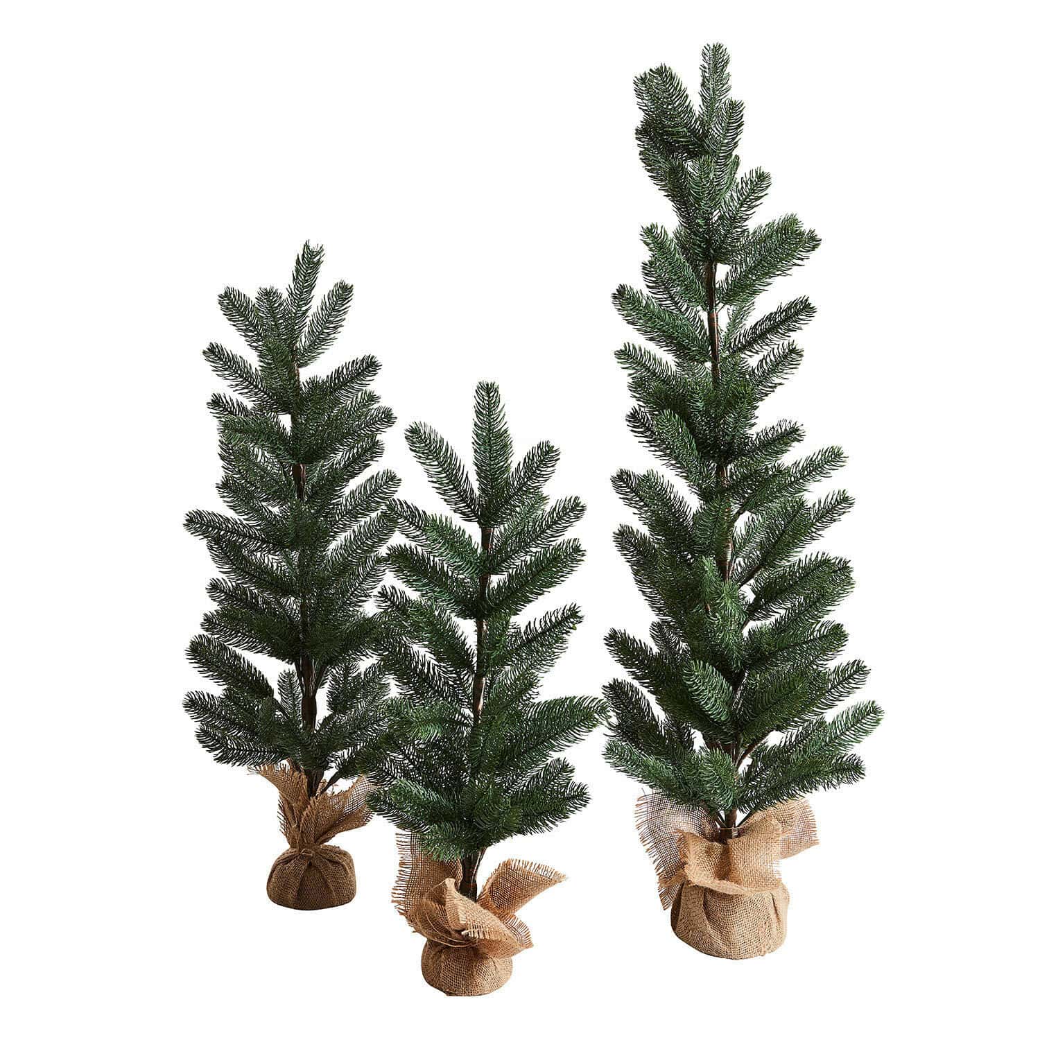 Lot de 3 arbres décoratifs Merpins Trois sapins artificiels verts avec base en toile de jute, décoration de Noël naturelle et élégante