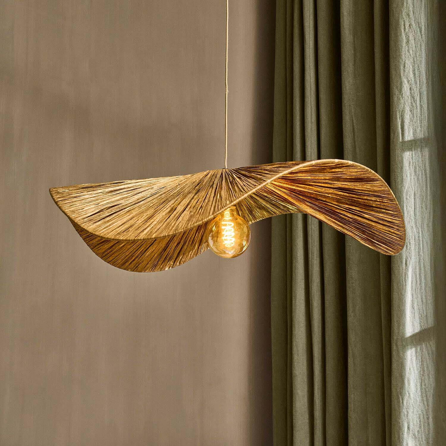 Suspension en forme de feuille en matériau naturel doré, lampe décorative pour intérieur moderne