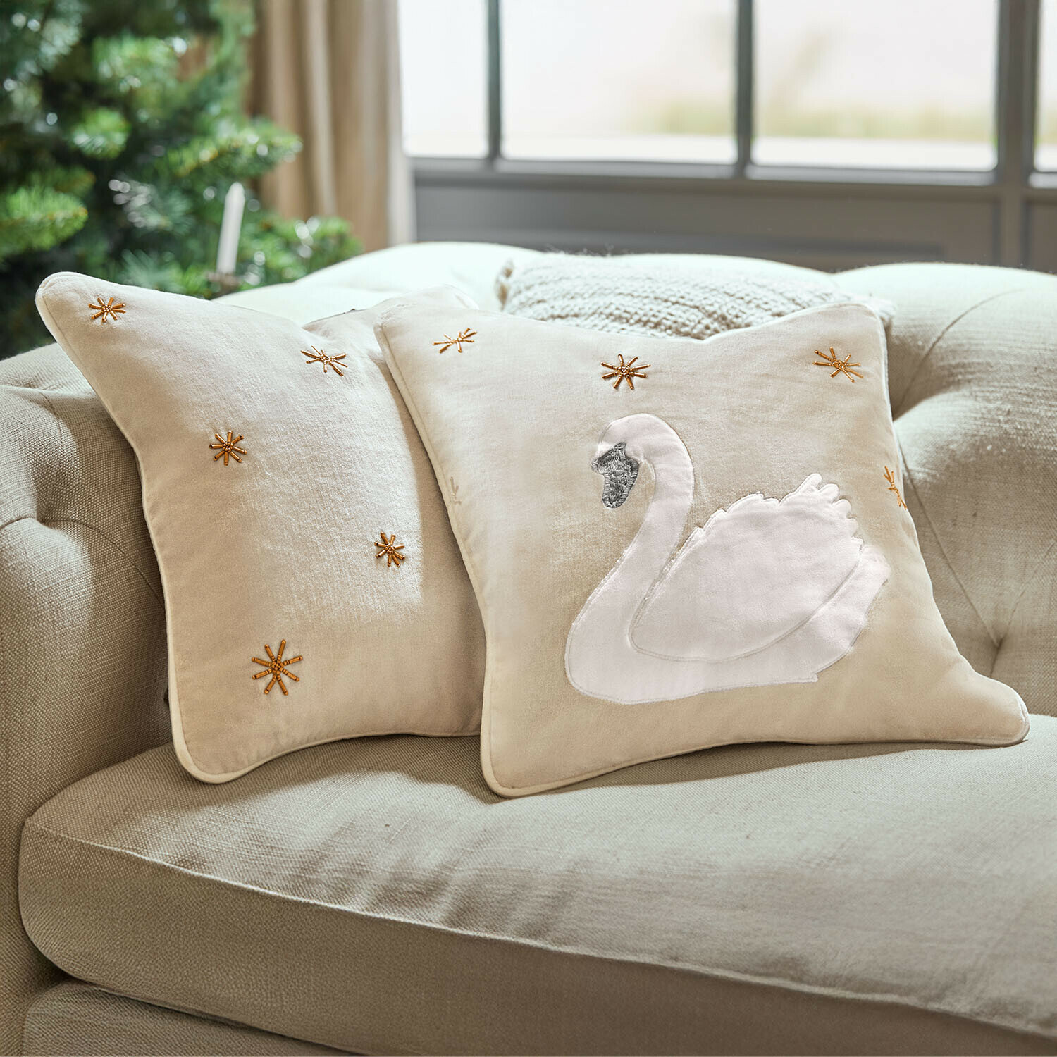 Lot de 2 housses de coussins Elarin Coussins décoratifs beige avec broderie cygne et étoiles, tissu doux, accessoire cosy pour salon