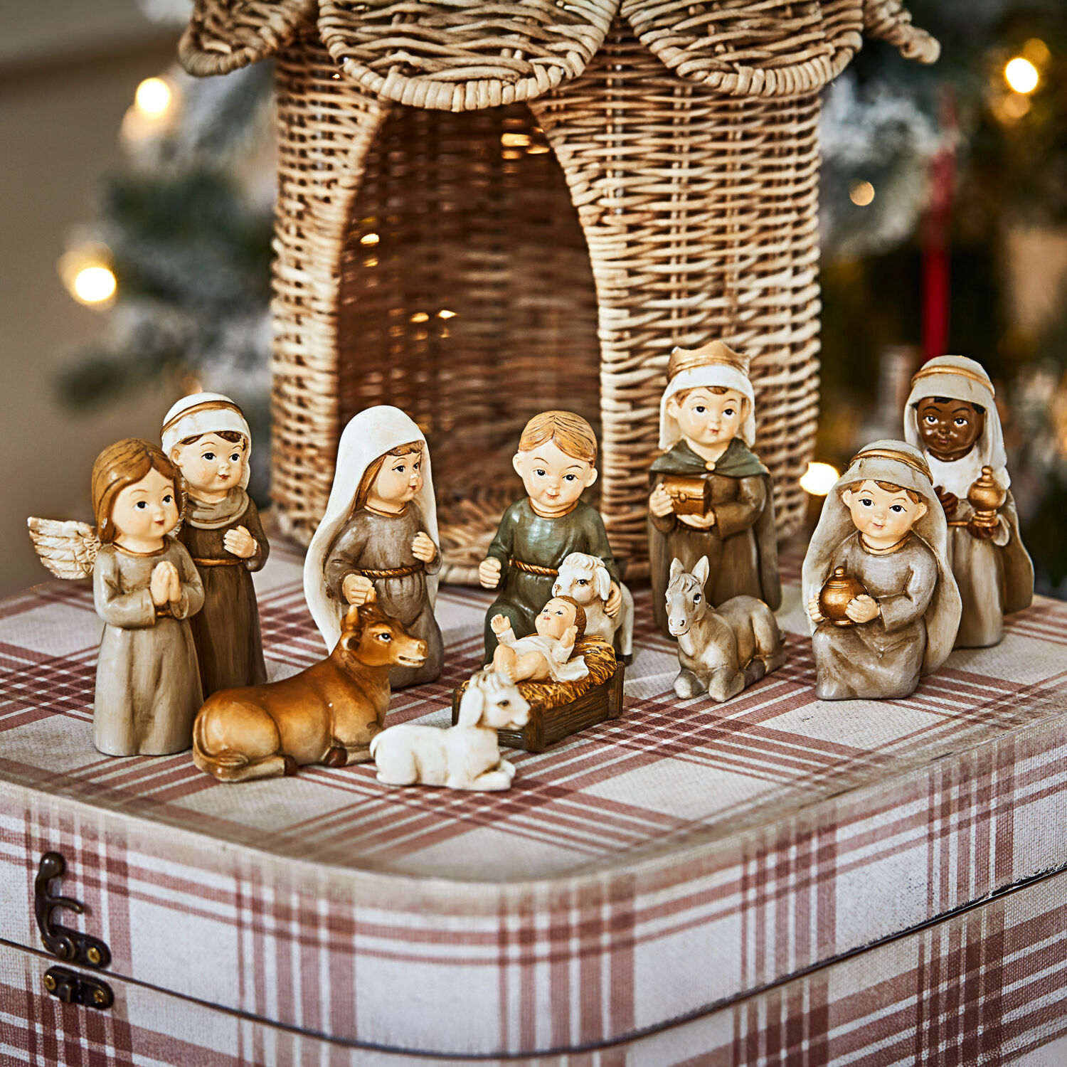 Lot de 11 figurines de crèche Kittalee Figurines de crèche en céramique aux couleurs naturelles sur fond à carreaux pour décoration de Noël