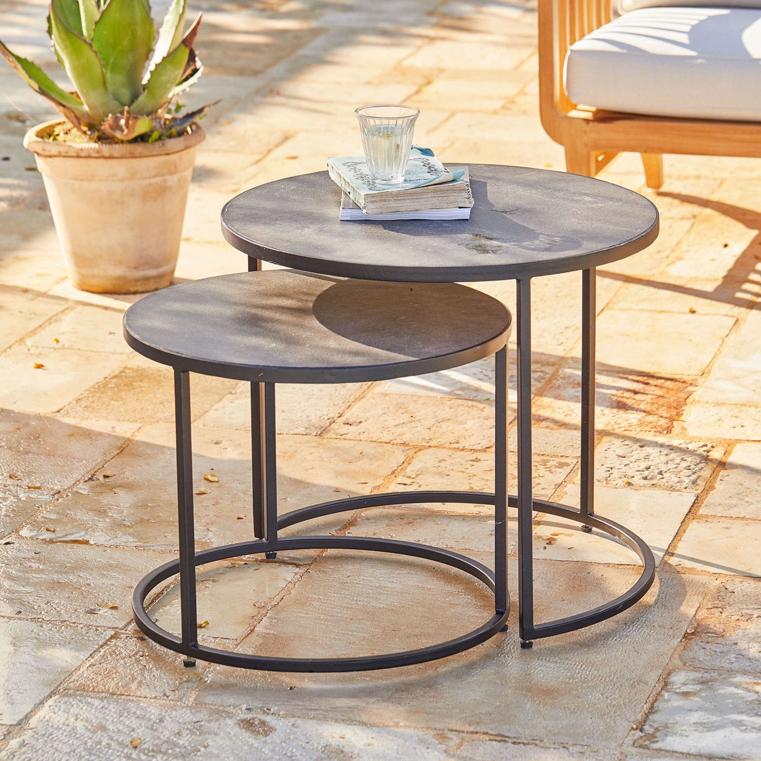 Lot de 2 tables d’appoint Pantinous
