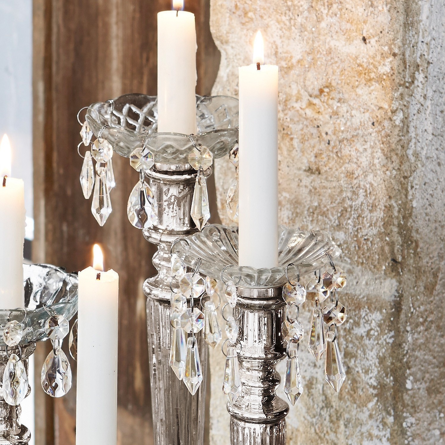 Lot de 4 coupelles à bougies Pontarion Chandelier argenté avec pendentifs en cristal et bougies blanches, décoration intérieure vintage