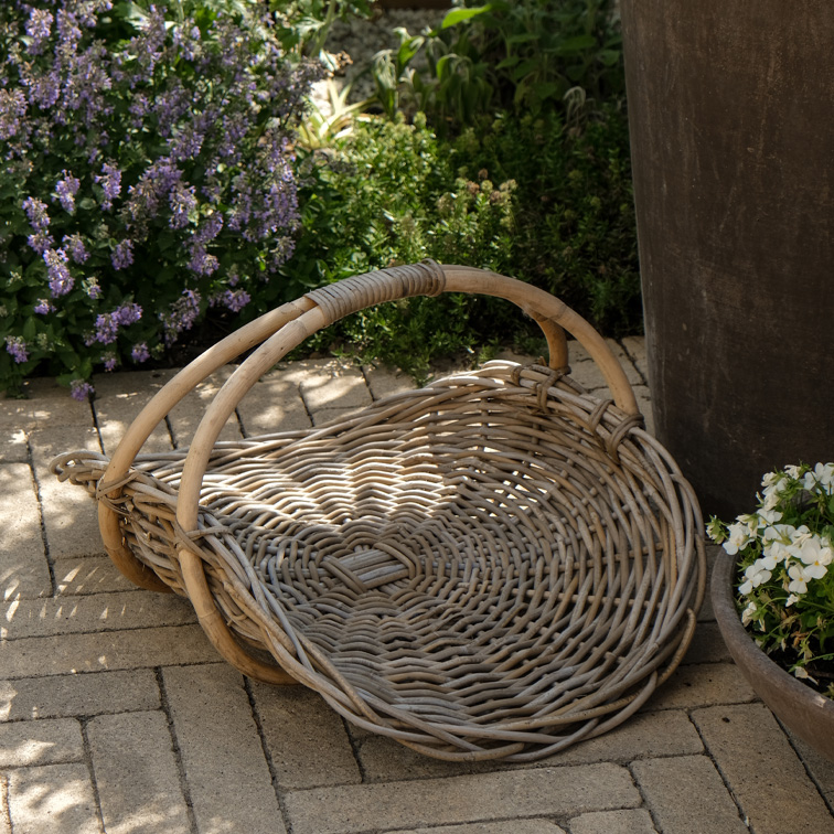 Panier en osier naturel avec poignée, parfait pour le jardin ou un pique-nique