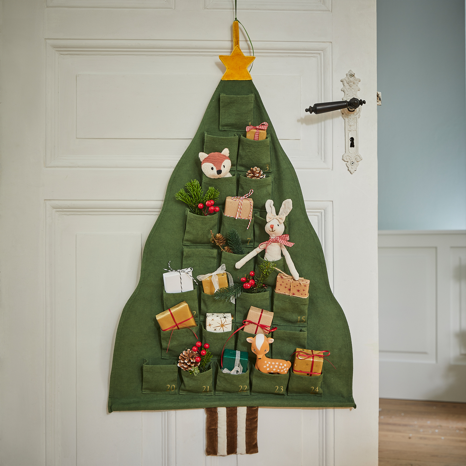 Calendrier de l'Avent en tissu vert en forme de sapin avec poches et décorations de Noël