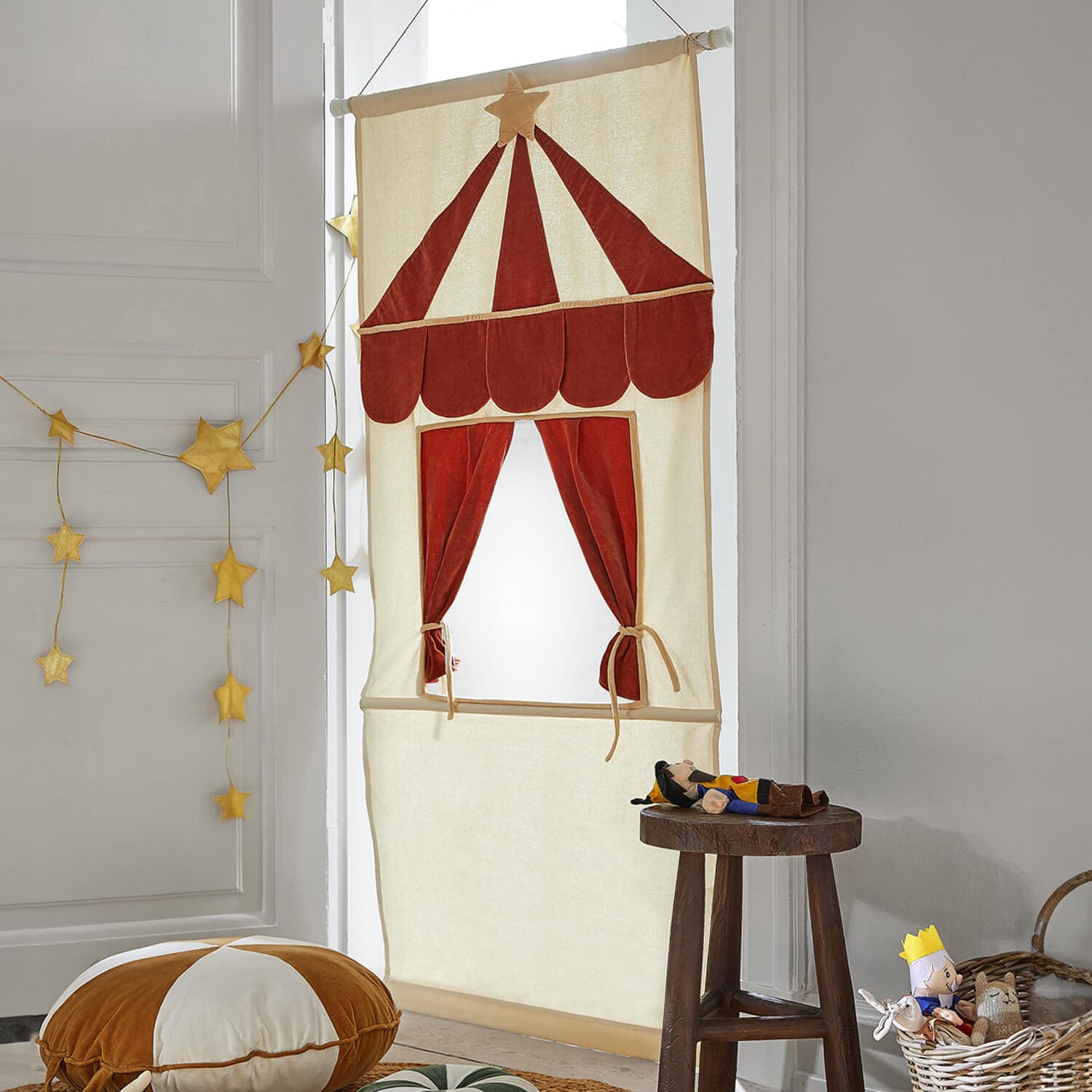 Rideau pour enfant en tissu beige et rouge, décoration de chambre avec motif de chapiteau de cirque