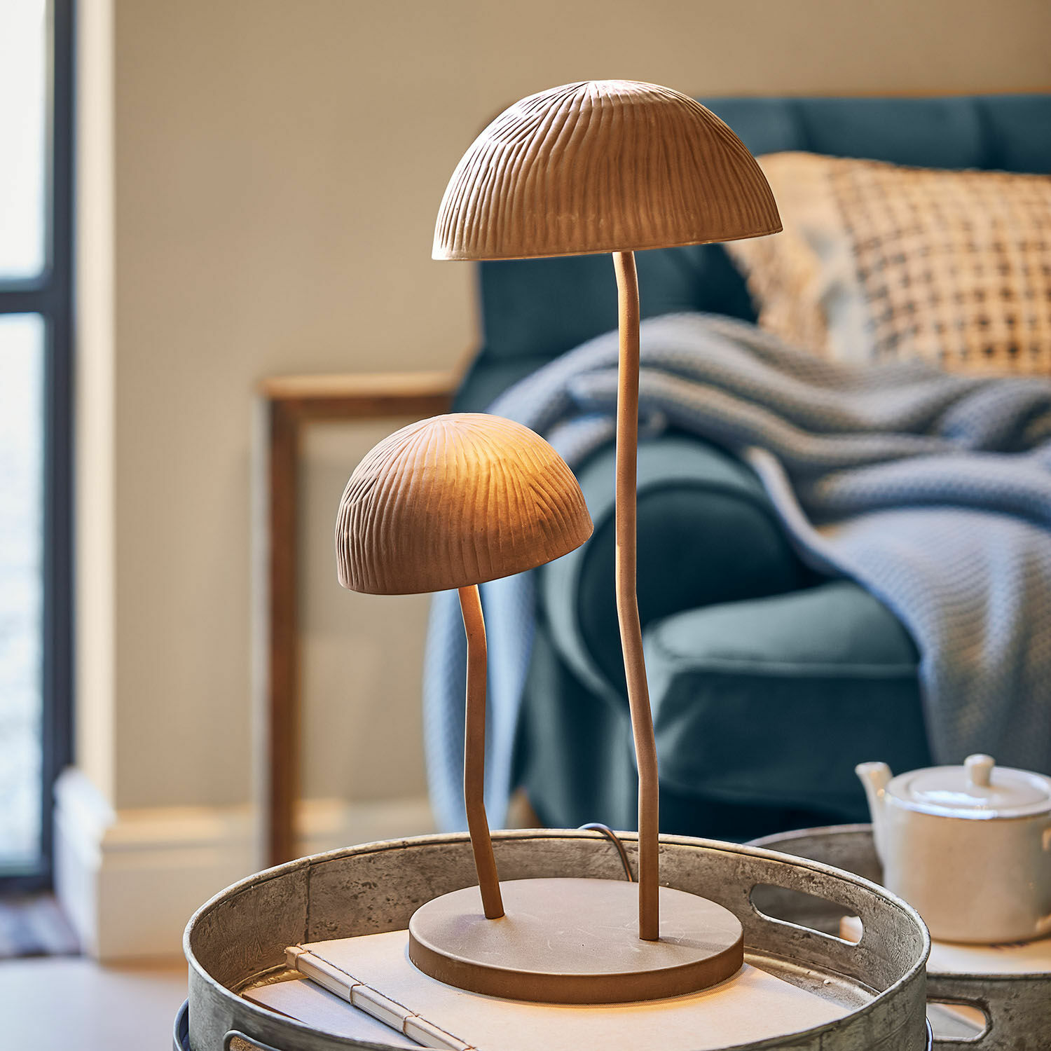 Lampe à poser Harvelle Lampe de table en métal cuivré avec deux abat-jours en forme de champignon, décoration intérieure moderne