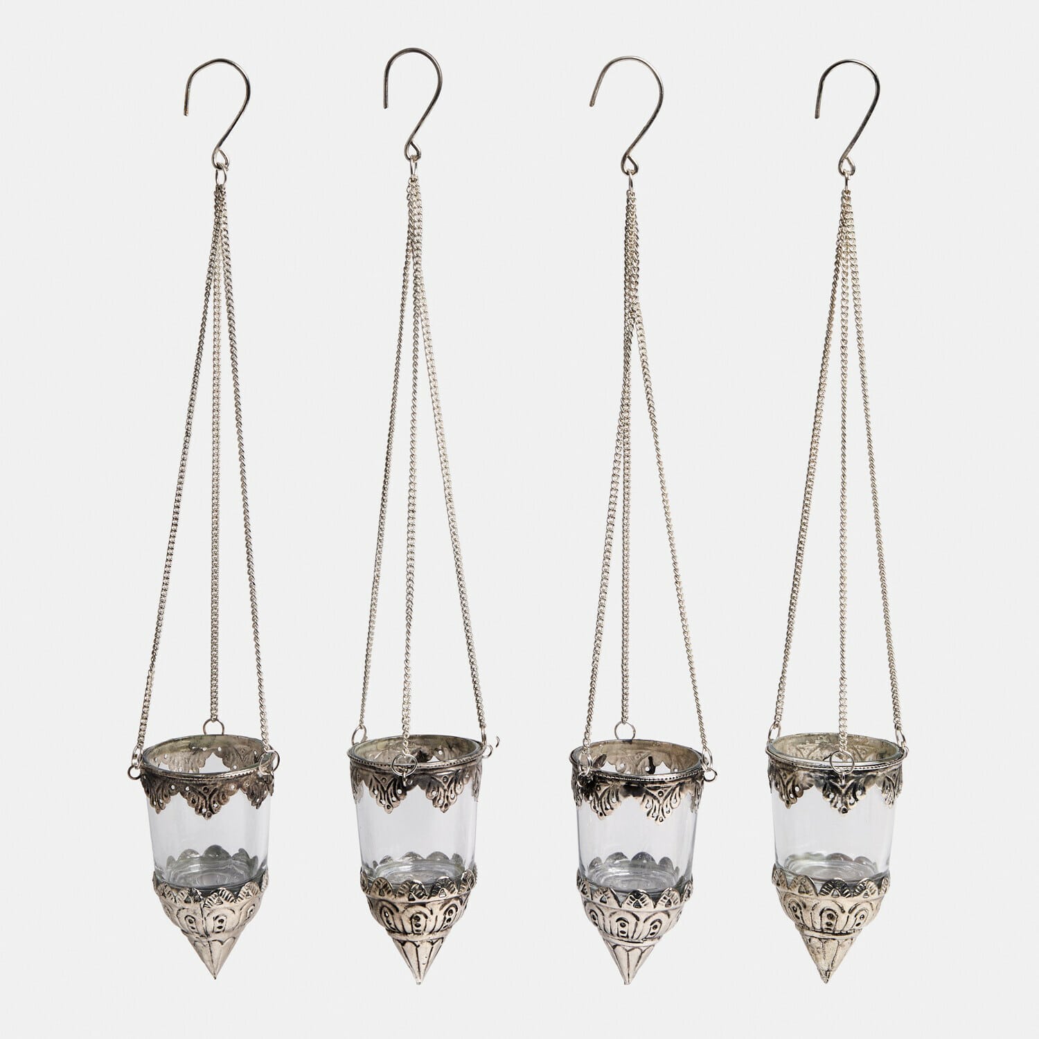 Ensemble de quatre photophores suspendus en verre avec décorations métalliques argentées élégantes