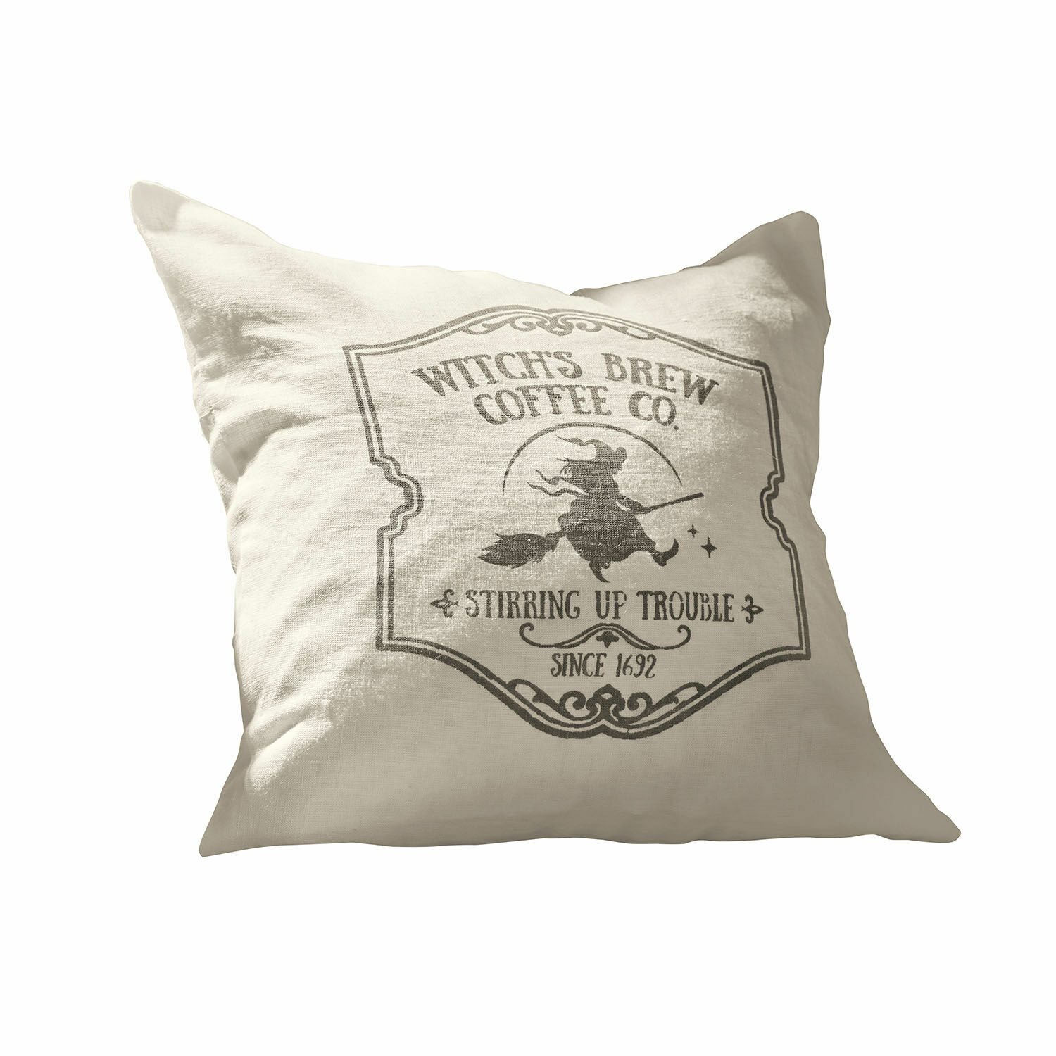 Housse de coussin Morivelle Coussin beige en lin avec impression sorcière sur balai et texte café, décoration intérieure