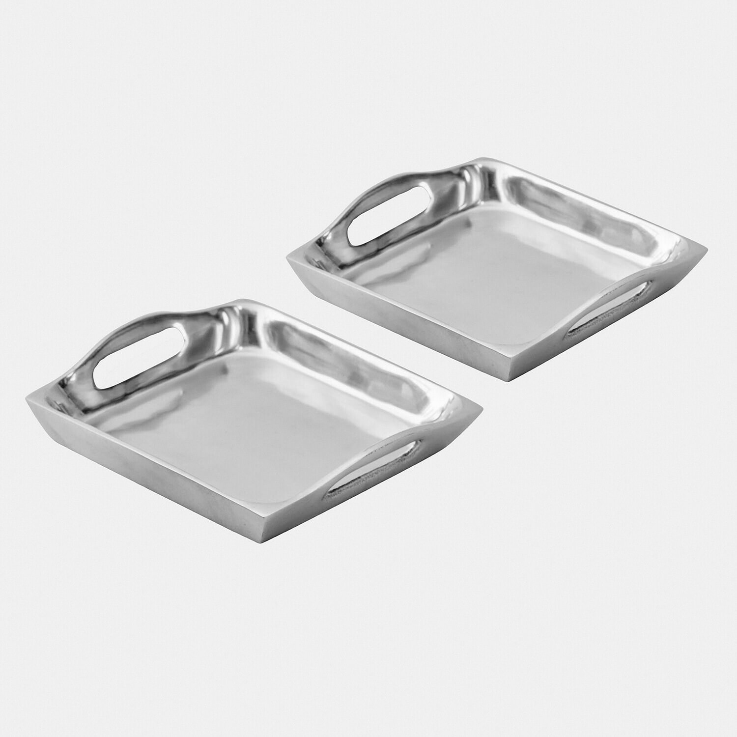 Ensemble de deux plateaux métalliques argentés avec poignées, design moderne pour servir des boissons