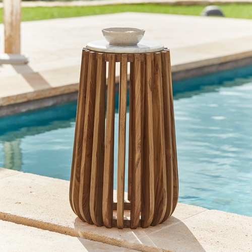 Table d'appoint en bois de teck avec plateau en marbre blanc, parfaite pour jardin et piscine