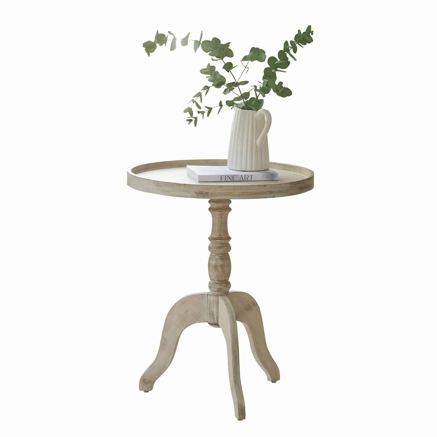 Table d'appoint Brookdale Table ronde en bois clair avec pichet en céramique et feuillage vert posé dessus