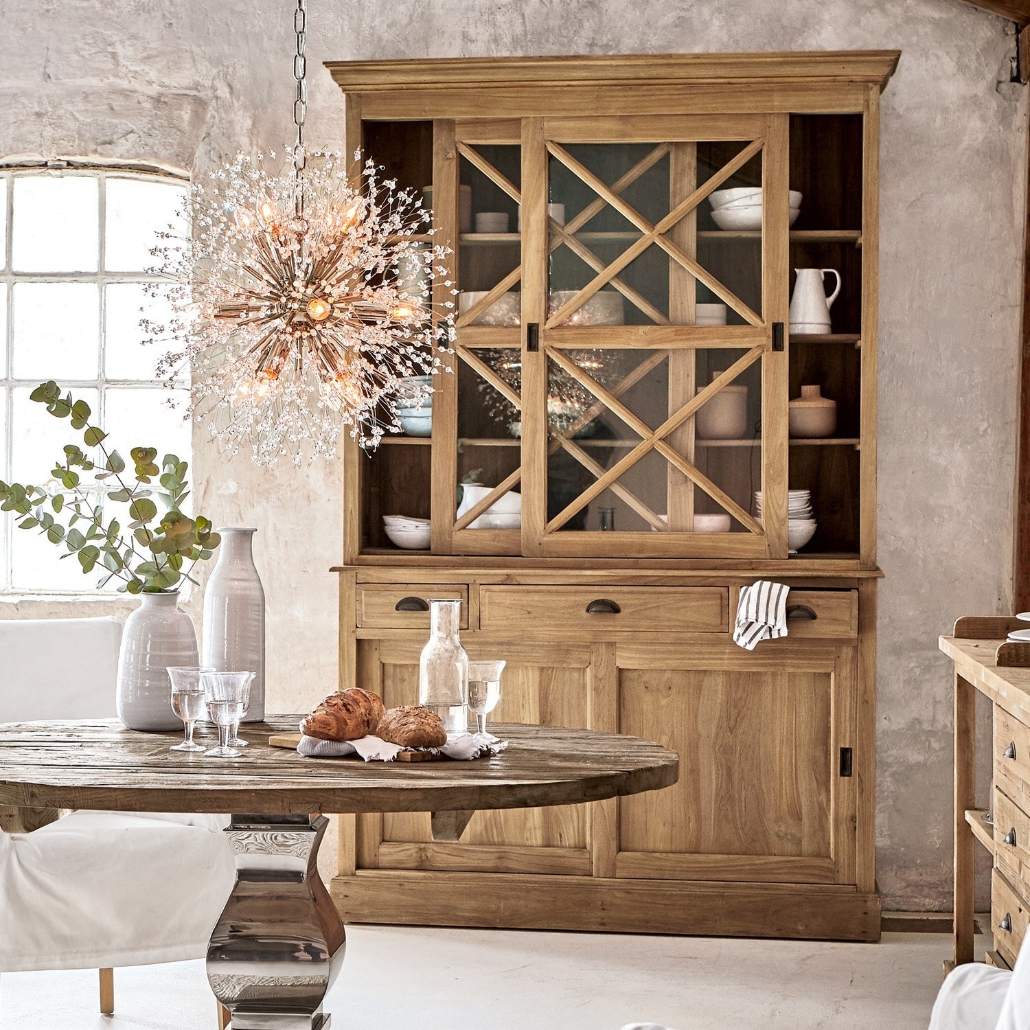 Vaisselier Kanabec Vitrine en bois naturel avec portes coulissantes en verre et tiroirs, meuble de salon rustique