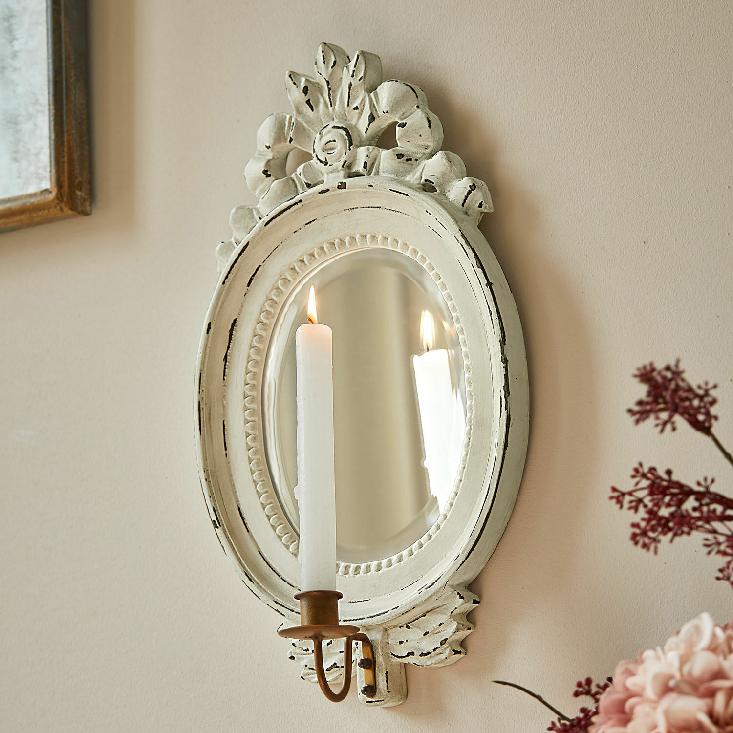 Bougeoir mural Vallombre Miroir mural ovale avec cadre blanc vieilli et bougeoir en laiton pour décoration intérieure