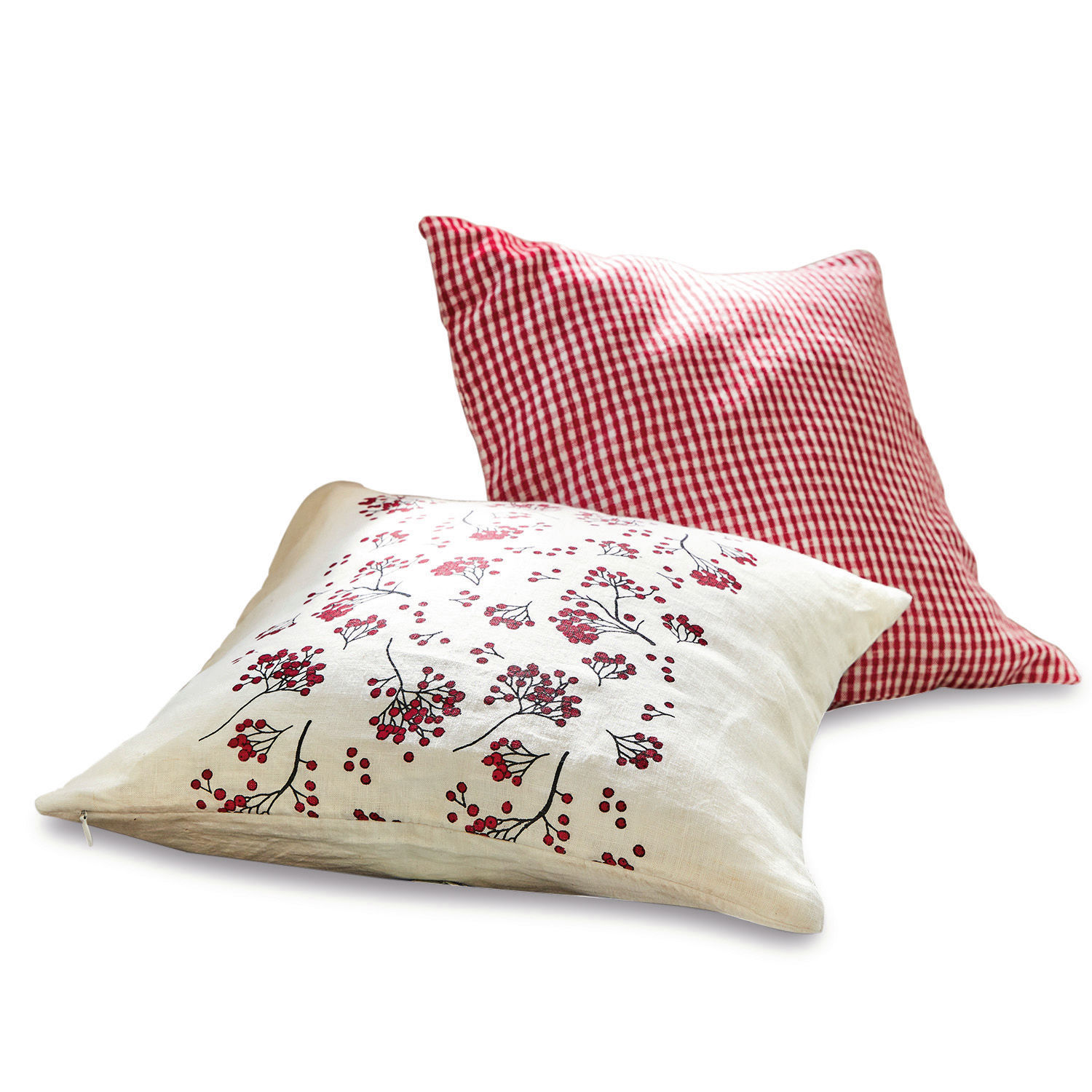 Lot de 2 housses de coussins Vestré Deux coussins décoratifs en lin, un à carreaux rouge et blanc, l'autre avec motif de baies rouges