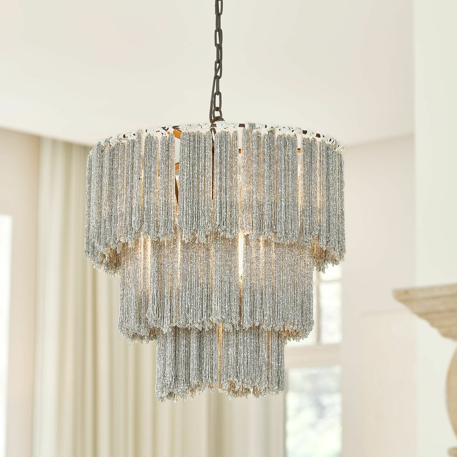 Lustre Ivry-la-Rivière Suspension avec franges métalliques argentées en style vintage pour salon élégant