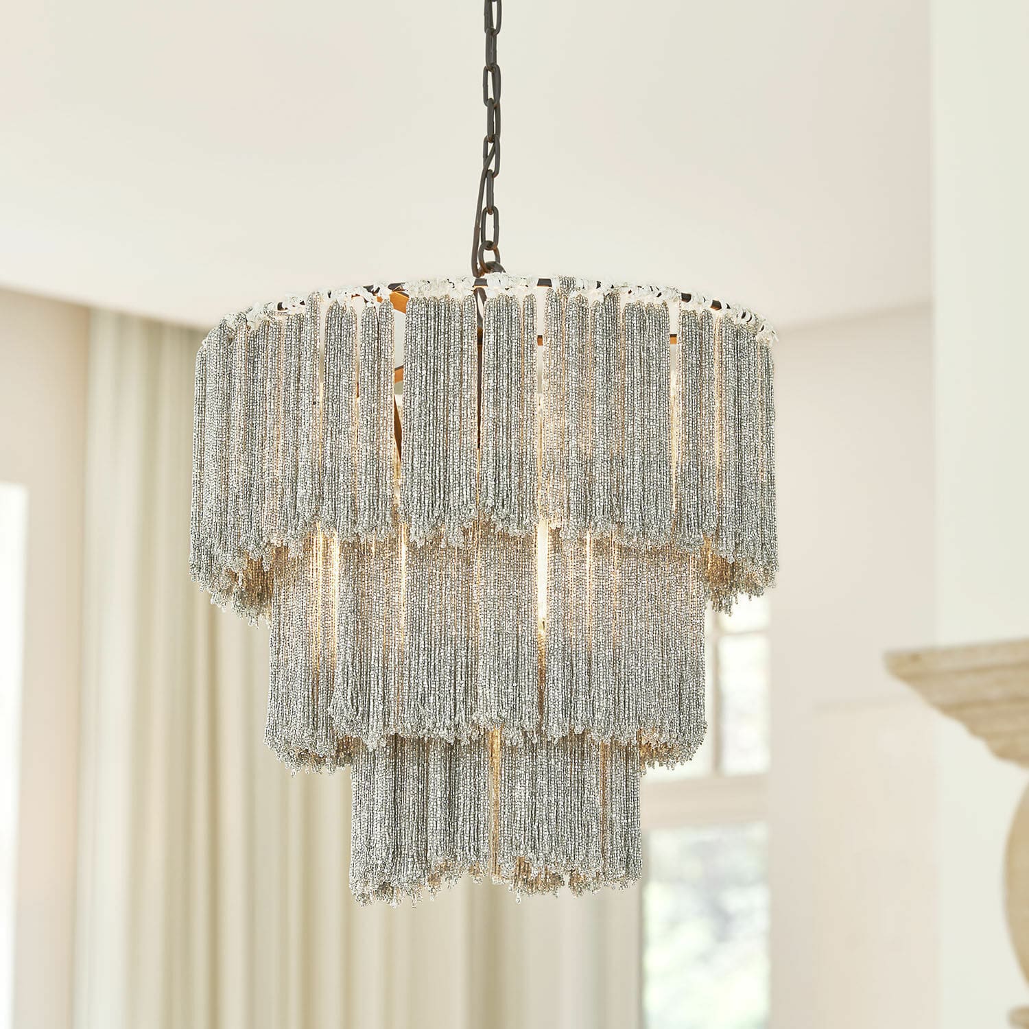 Lustre Ivry-la-Rivière Suspension avec franges métalliques argentées en style vintage pour salon élégant