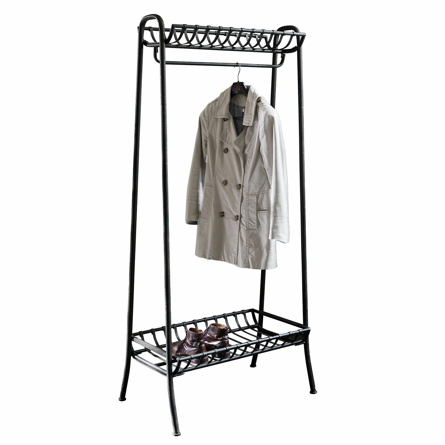 Portemanteau Downey Porte-manteau en métal noir avec étagère à chaussures et manteau beige, meuble pratique pour l'entrée