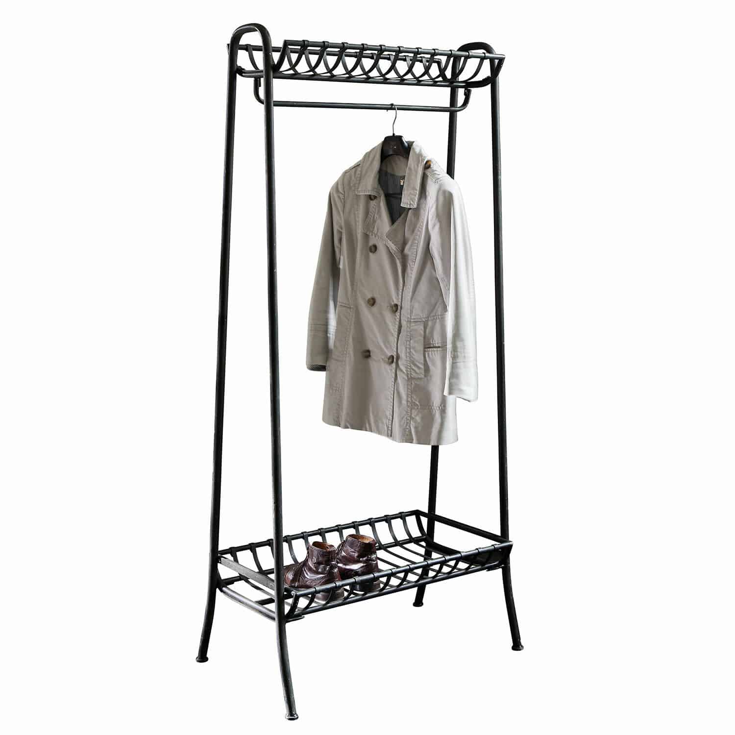 Portemanteau Downey Porte-manteau en métal noir avec étagère à chaussures et manteau beige, meuble pratique pour l'entrée