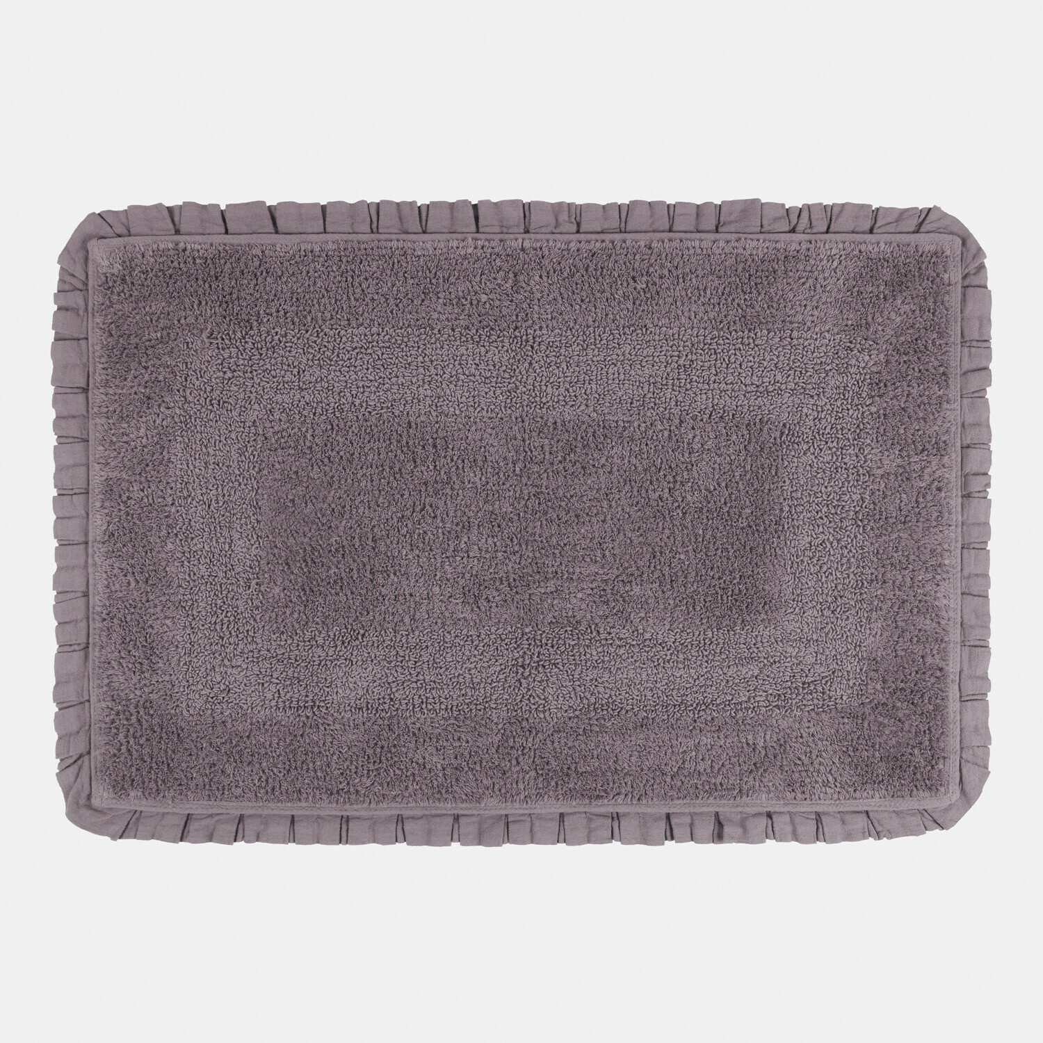 taupe Tapis de bain Jasmin taupe en tissu doux avec bordure plissée et tongs naturelles posées dessus