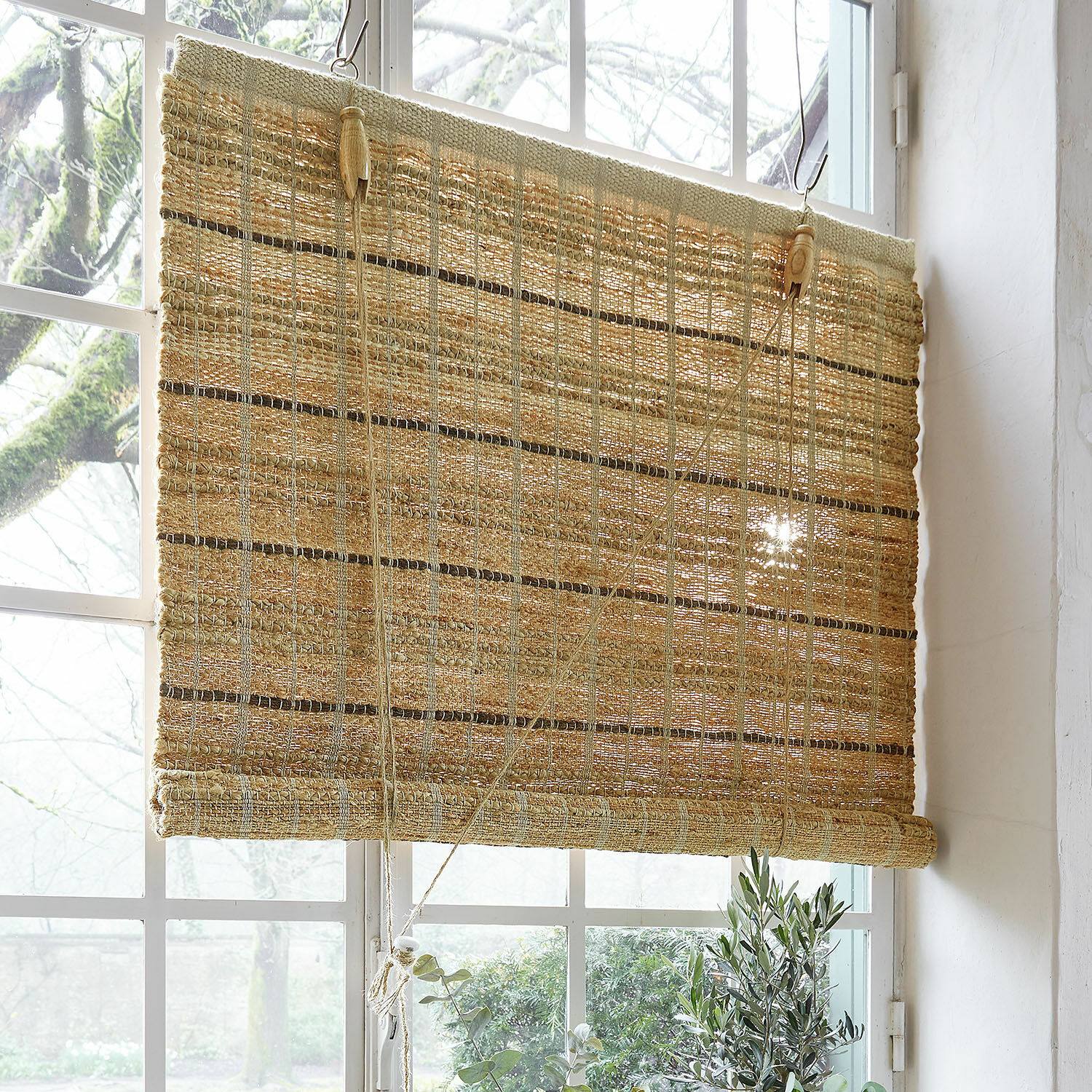 Store Nacarie Store naturel en matériau tissé beige, parfait pour décorer les fenêtres et filtrer la lumière du soleil