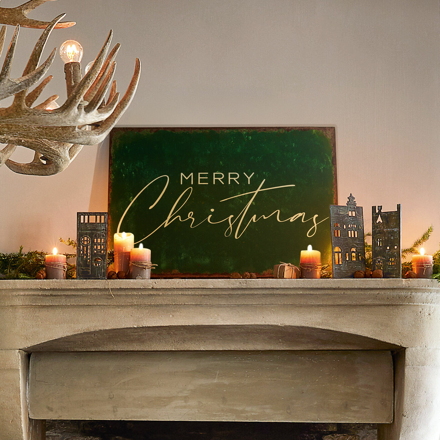 Plaque décorative Farisha Décoration de cheminée avec panneau vert Merry Christmas et bougies allumées ambiance chaleureuse